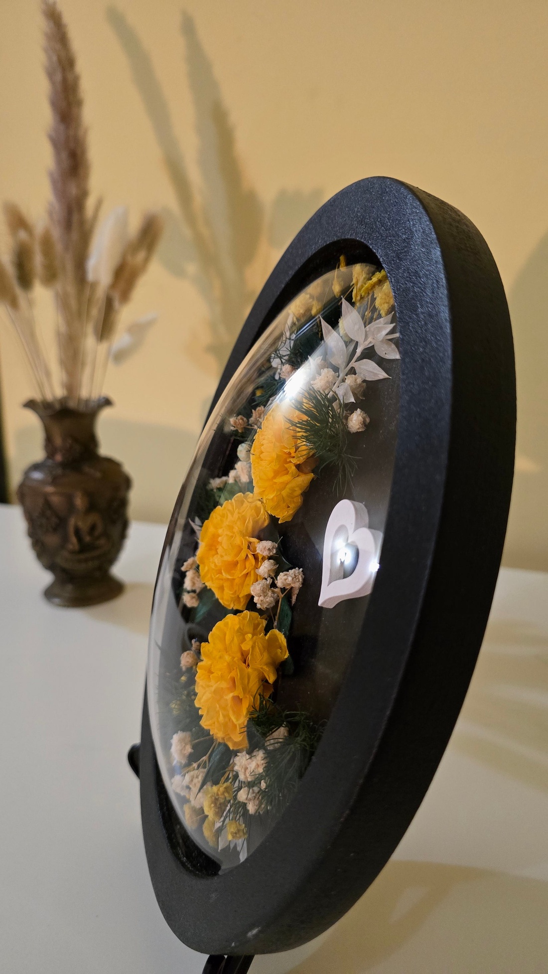 Tablou oval cu flori naturale conservate � eleganță în detalii - casă & stil de viață - decorațiuni de casă - accesorii florale - buchete de flori - Artynos.ro