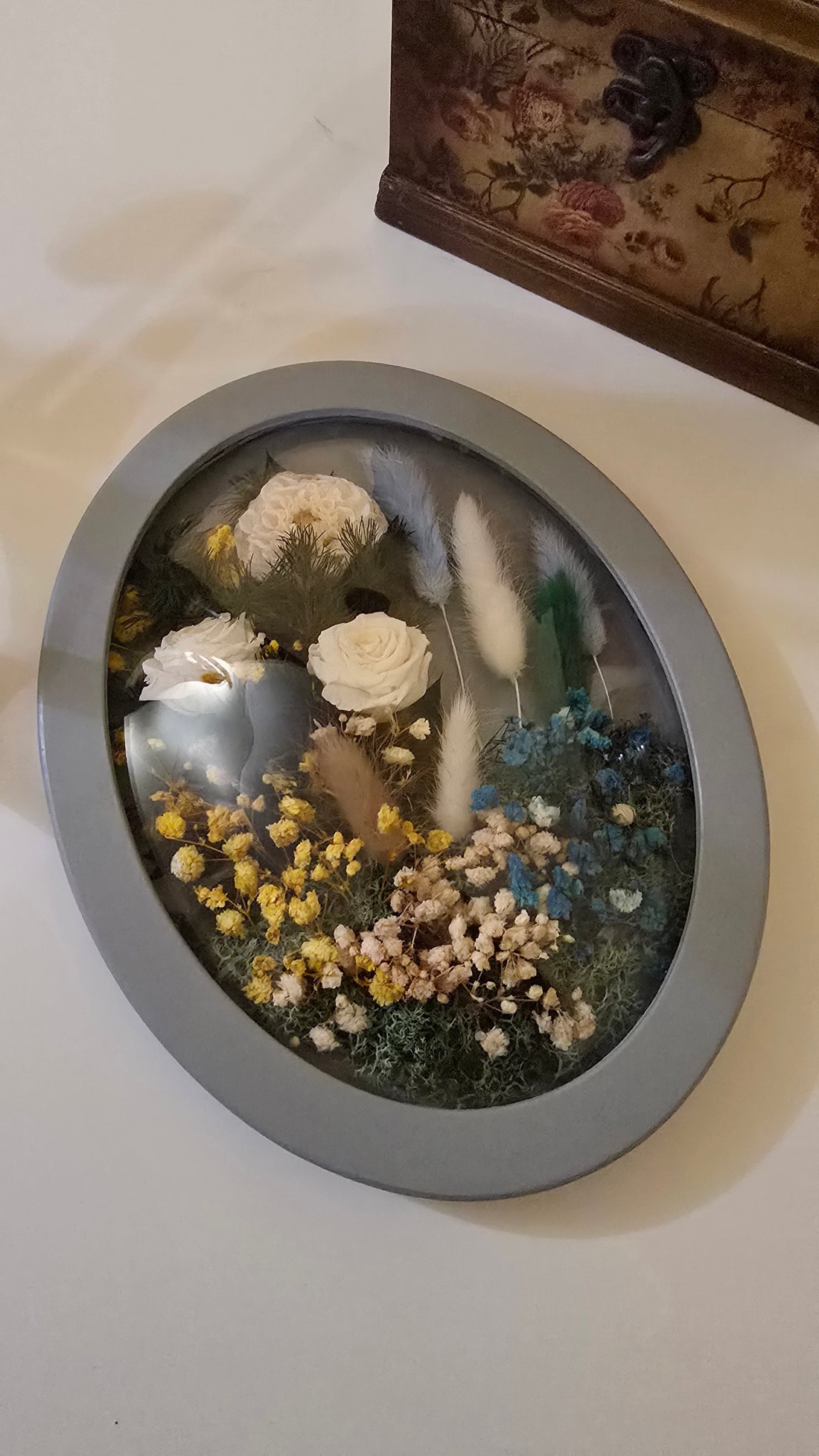 Tablou oval cu flori naturale conservate � eleganță în detalii - casă & stil de viață - decorațiuni de casă - decorațiuni de pereți - decorațiuni cu licheni - Artynos.ro