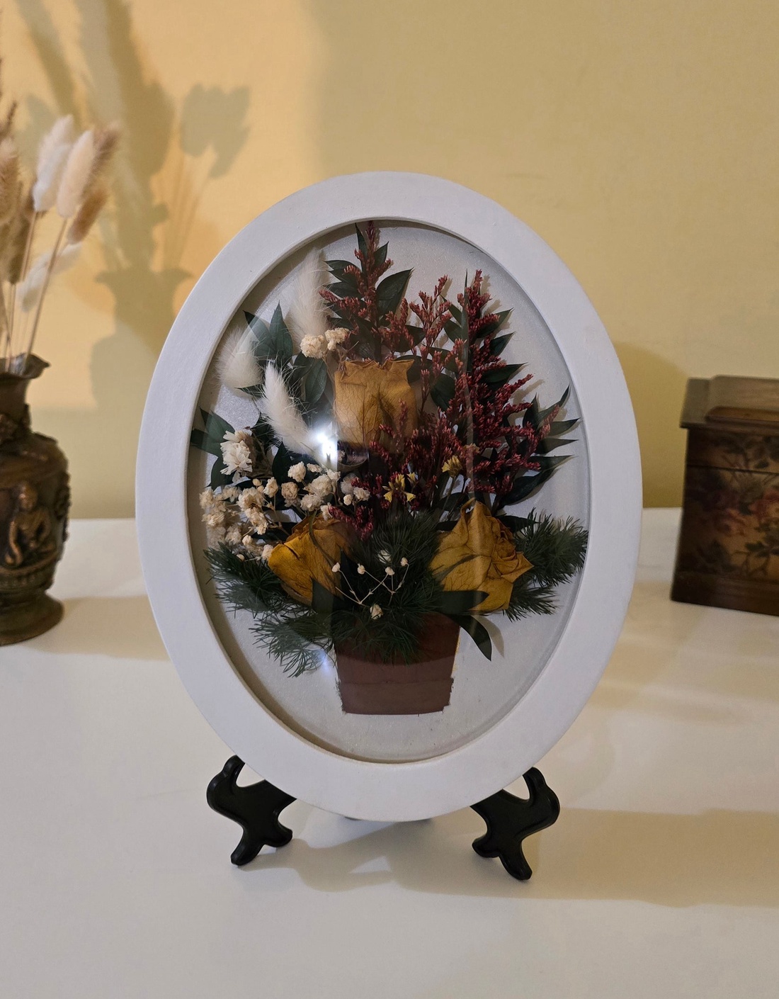 Tablou oval cu flori naturale conservate � eleganță în detalii - casă & stil de viață - decorațiuni de casă - accesorii florale - buchete de flori - Artynos.ro