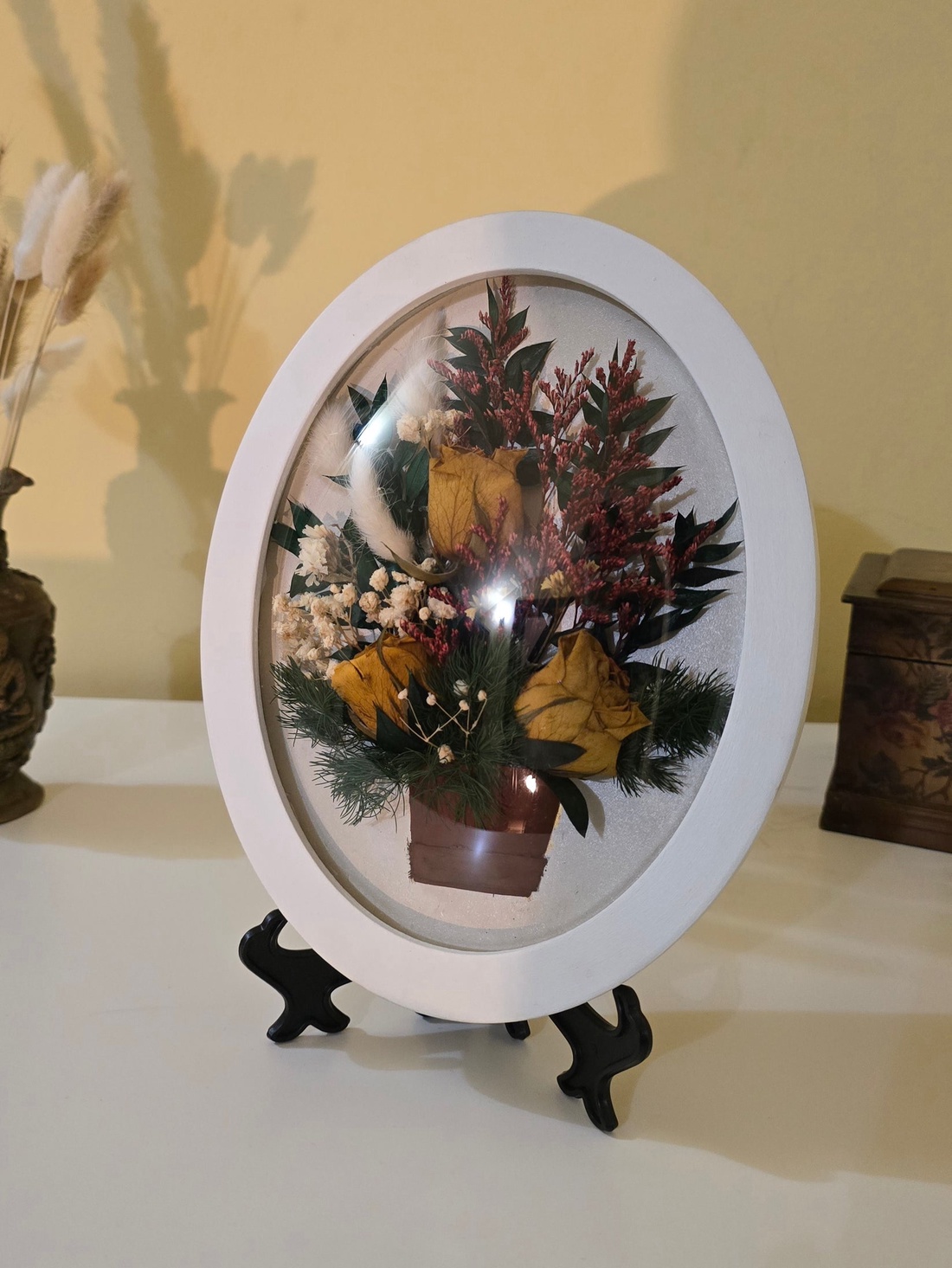 Tablou oval cu flori naturale conservate � eleganță în detalii - casă & stil de viață - decorațiuni de casă - accesorii florale - buchete de flori - Artynos.ro