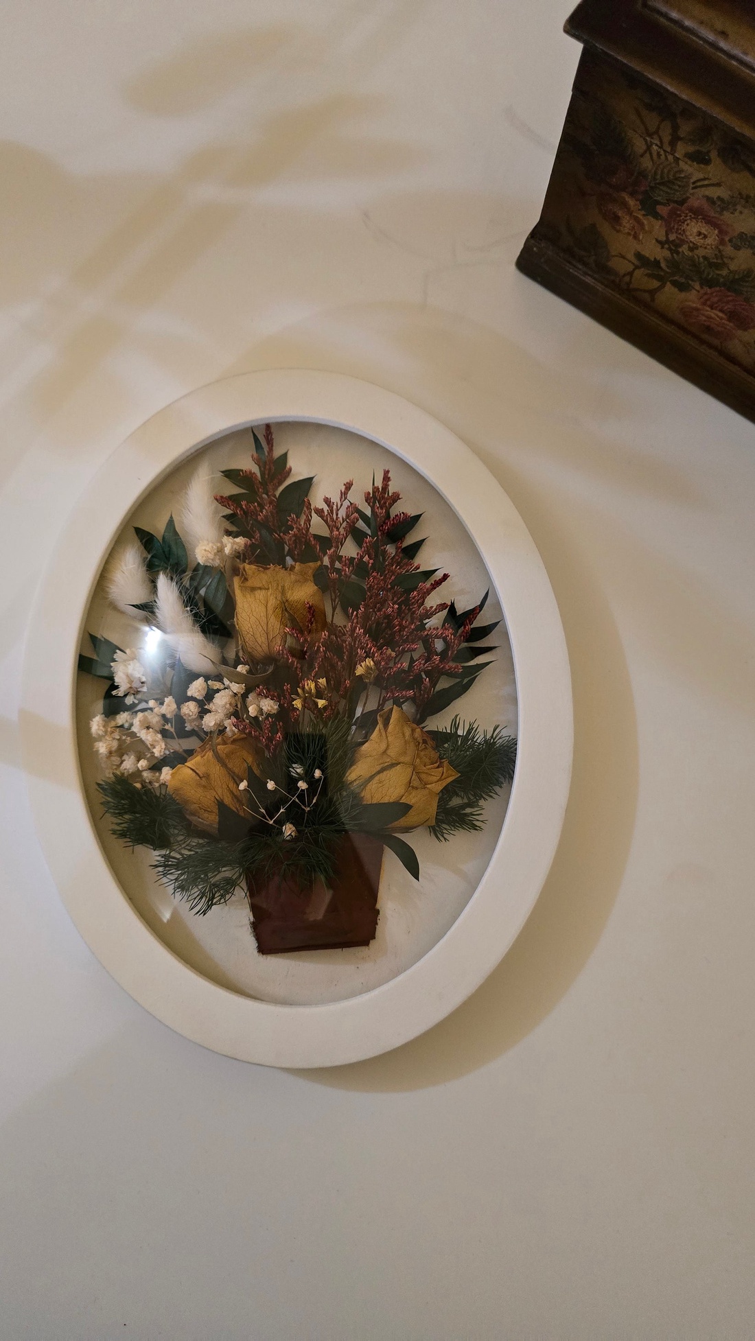 Tablou oval cu flori naturale conservate � eleganță în detalii - casă & stil de viață - decorațiuni de casă - accesorii florale - buchete de flori - Artynos.ro