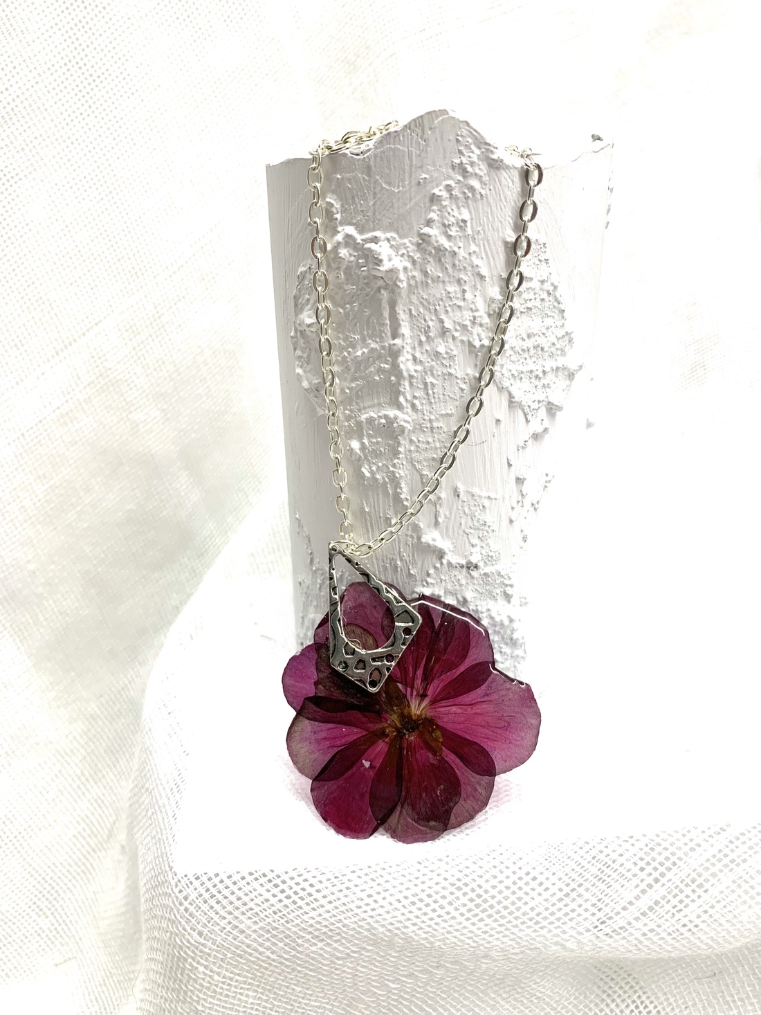 Set Bijuterii unicat din rasina flori naturale 00781 - accesorii nuntă - bijuterii mireasă - brățări mireasă - Artynos.ro Set Bijuterii unicat din rasina flori naturale 00781 - accesorii nuntă - bijuterii mireasă - brățări mireasă - Artynos.ro