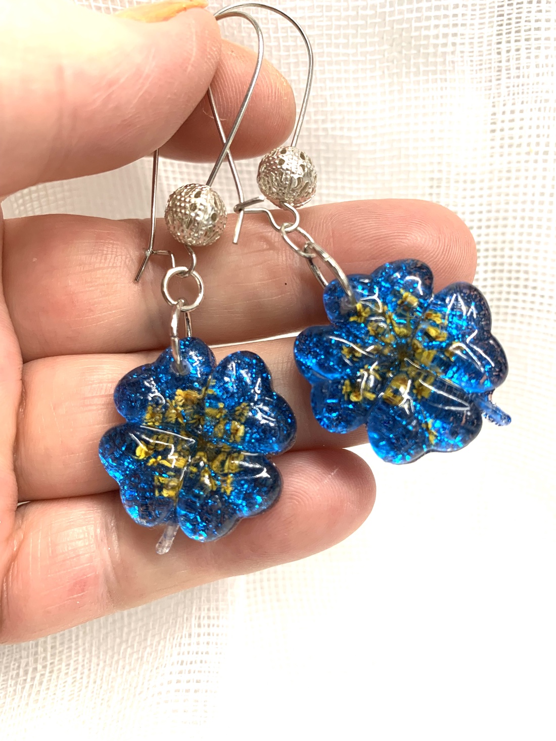 Set bijuterii handmade unicat din rasina si flori naturale - bijuterii - seturi de bijuterii - Artynos.ro Set bijuterii handmade unicat din rasina si flori naturale - bijuterii - seturi de bijuterii - Artynos.ro