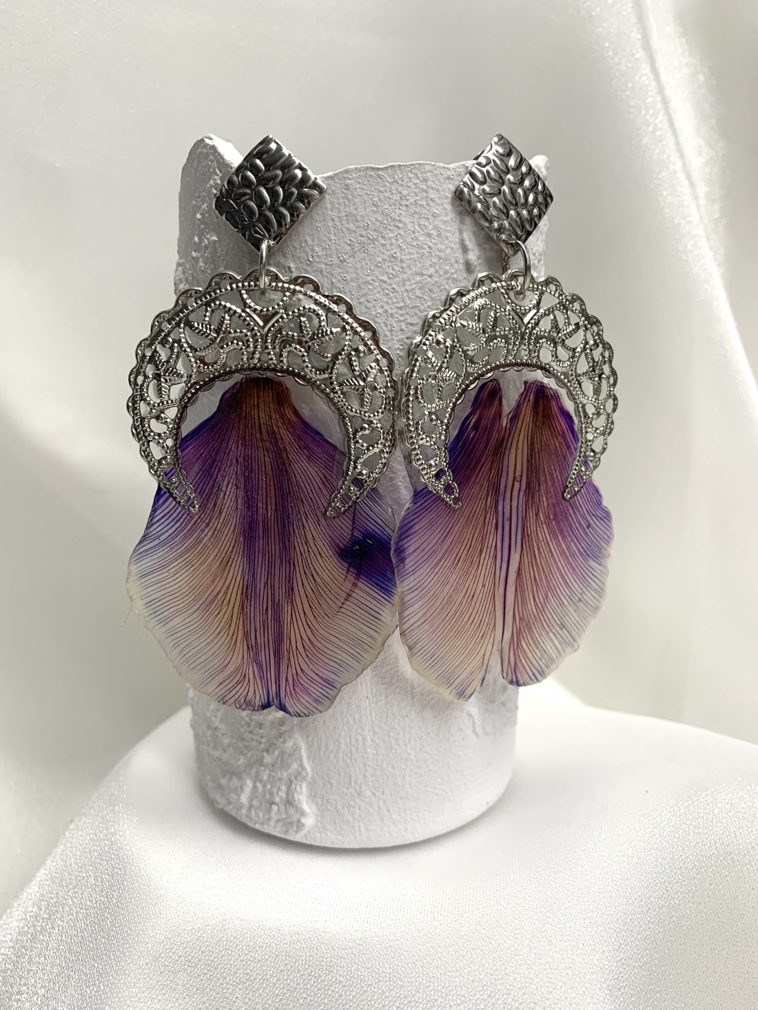 cercei handmade unicat din rasina si flori naturale 00778 - bijuterii - cercei - cercei agățați - Artynos.ro cercei handmade unicat din rasina si flori naturale 00778 - bijuterii - cercei - cercei agățați - Artynos.ro