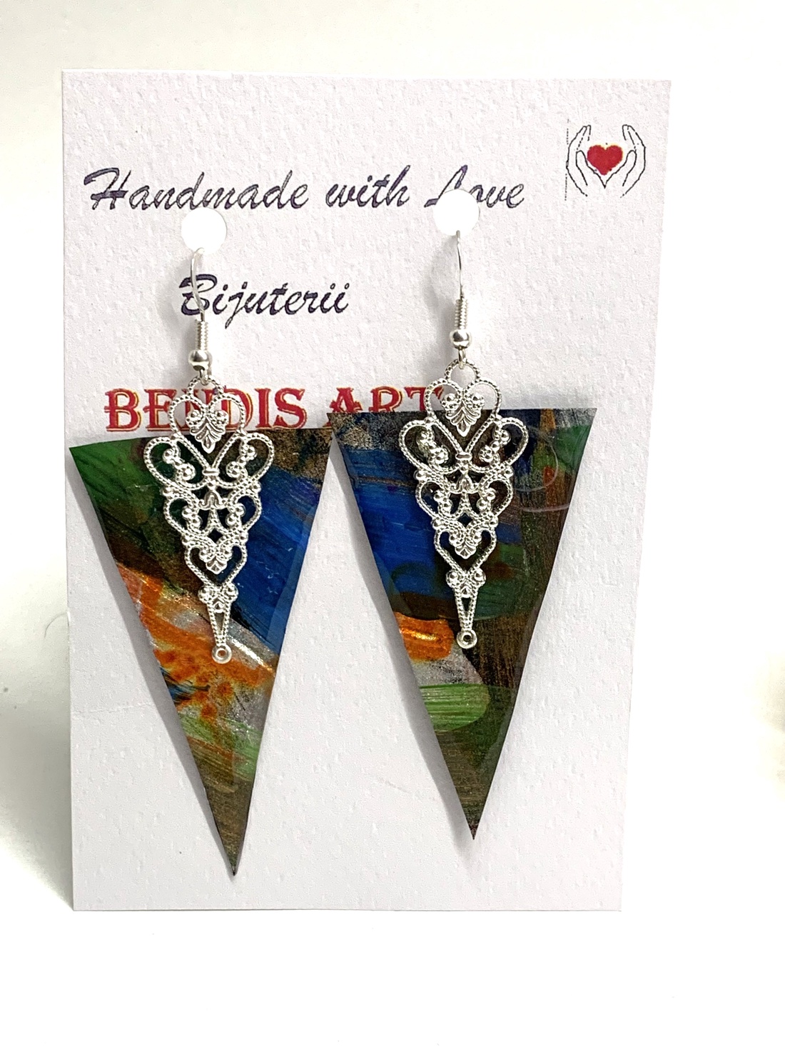 Cercei handmade unicat - din rasina pictati manual - bijuterii - cercei - cercei agățați - Artynos.ro Cercei handmade unicat - din rasina pictati manual - bijuterii - cercei - cercei agățați - Artynos.ro
