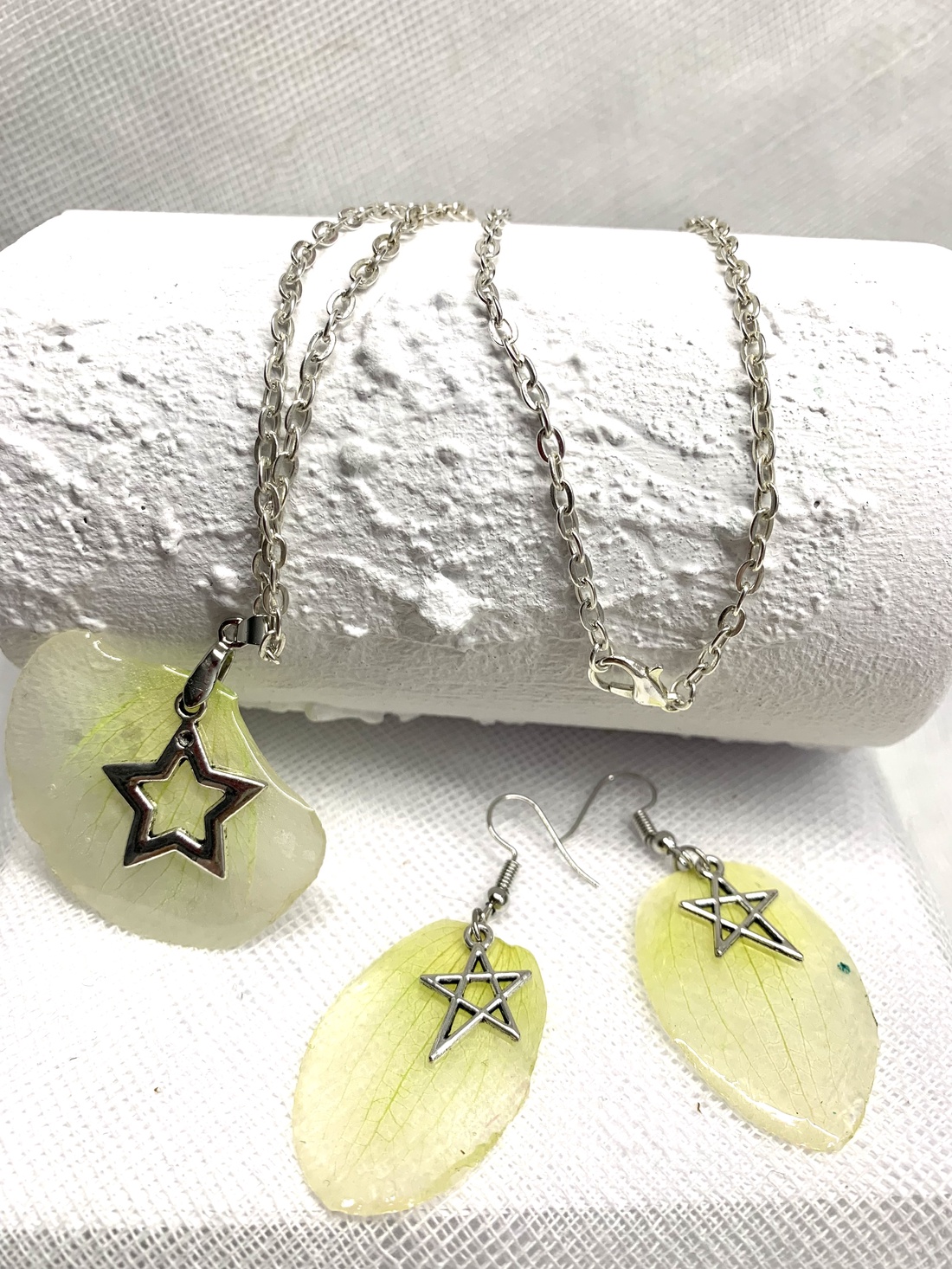 Set bijuterii handmade unicat din rasina si orhidee naturale - bijuterii - seturi de bijuterii - Artynos.ro