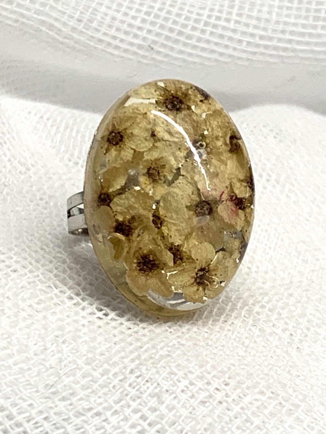 Inel reglabil handmade unicat - din rasina si flori naturale 00771 - bijuterii - inele - inele de statement - Artynos.ro Inel reglabil handmade unicat - din rasina si flori naturale 00771 - bijuterii - inele - inele de statement - Artynos.ro