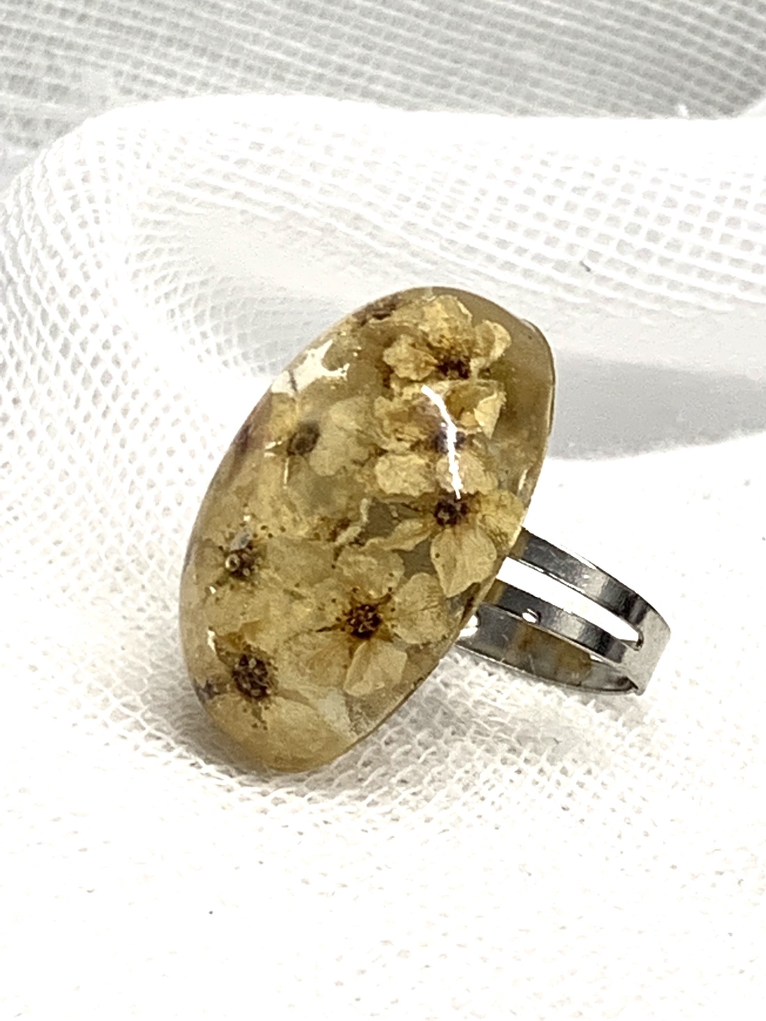 Inel reglabil handmade unicat - din rasina si flori naturale 00771 - bijuterii - inele - inele de statement - Artynos.ro Inel reglabil handmade unicat - din rasina si flori naturale 00771 - bijuterii - inele - inele de statement - Artynos.ro