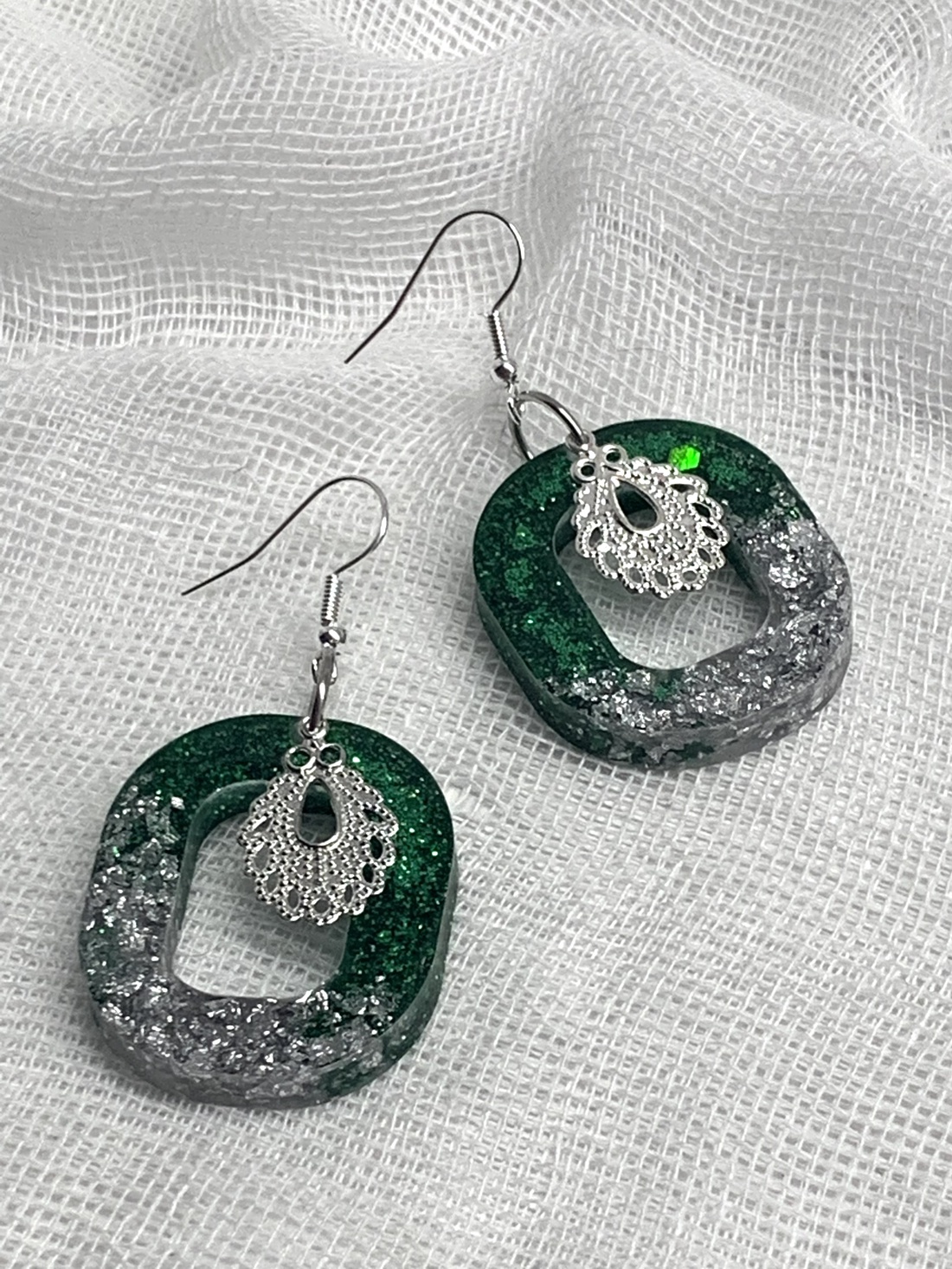 Cercei handmade unicat din rasina - bijuterii - cercei - cercei agățați - Artynos.ro