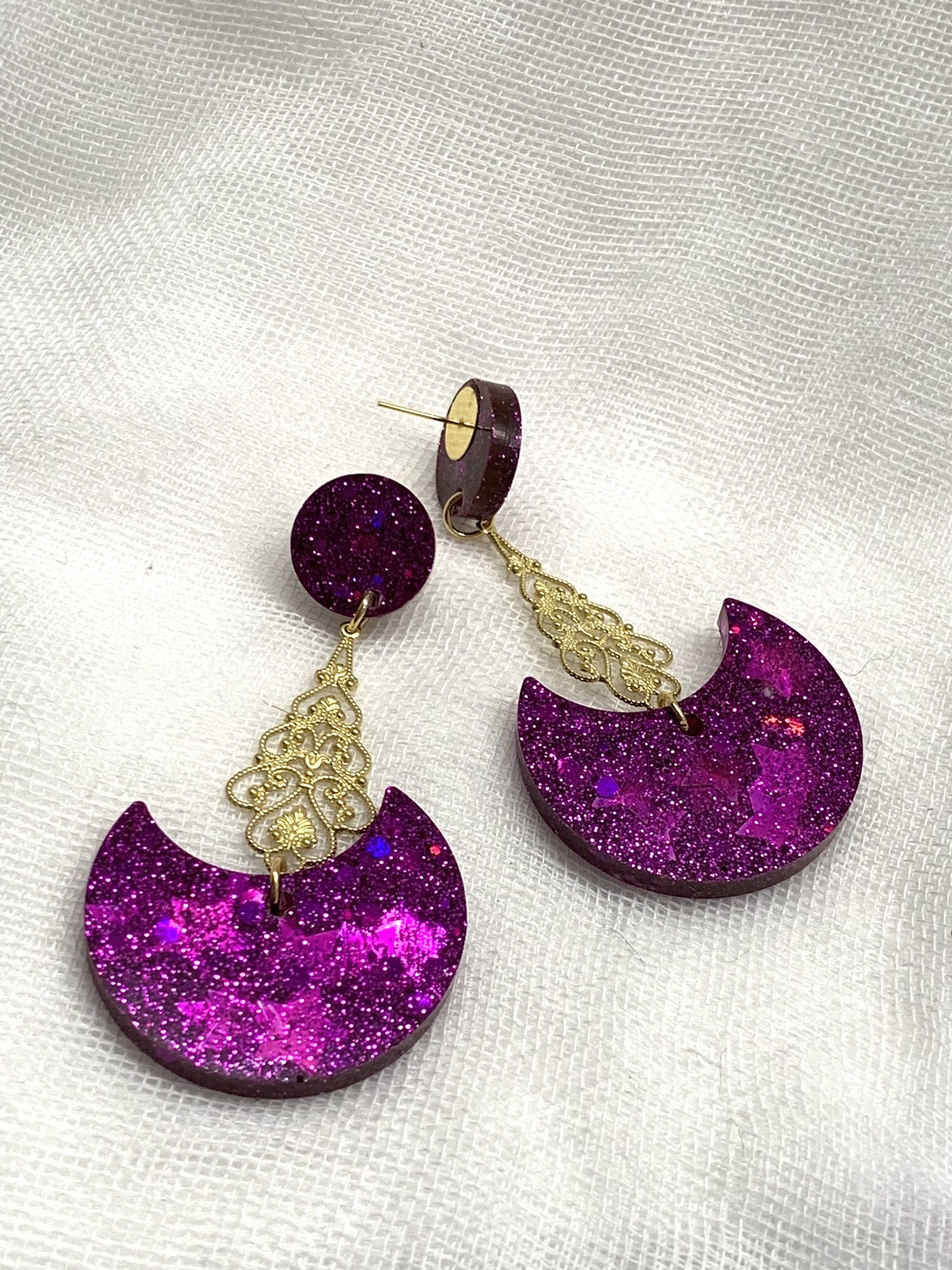 Cercei handmade unicat din rasina - bijuterii - cercei - cercei agățați - Artynos.ro Cercei handmade unicat din rasina - bijuterii - cercei - cercei agățați - Artynos.ro