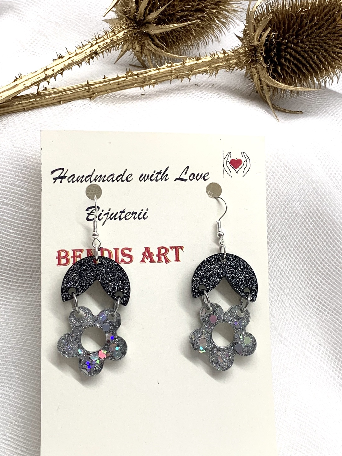 Cercei handmade unicat din rasina - bijuterii - cercei - cercei agățați - Artynos.ro Cercei handmade unicat din rasina - bijuterii - cercei - cercei agățați - Artynos.ro