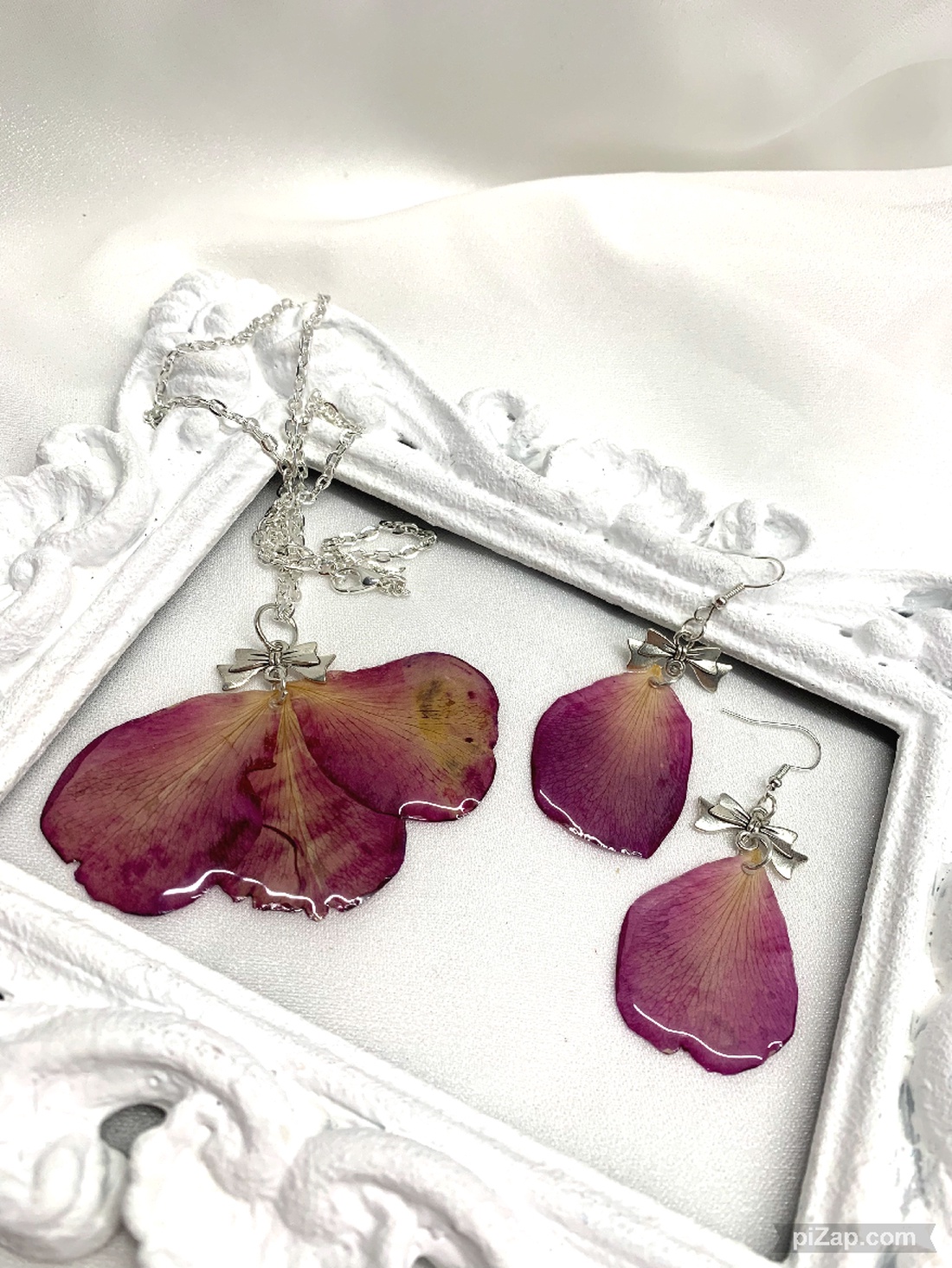 Set Bijuterii handmade unicat din rasina si flori naturale - accesorii nuntă - bijuterii mireasă - set bijuterii de mireasă - Artynos.ro Set Bijuterii handmade unicat din rasina si flori naturale - accesorii nuntă - bijuterii mireasă - set bijuterii de mireasă - Artynos.ro
