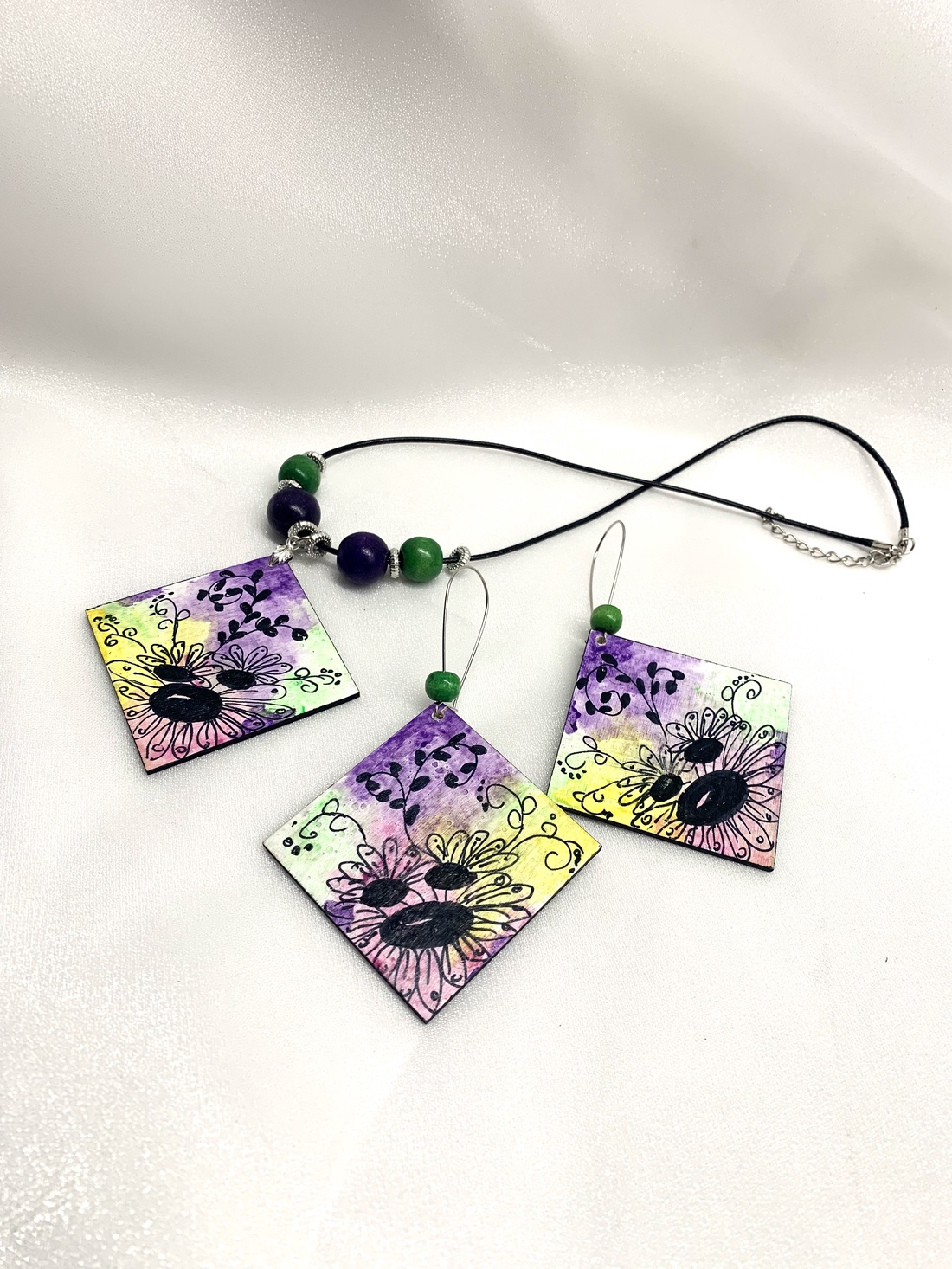 Set handmade unicat din lemn- pictat manual - bijuterii - seturi de bijuterii - Artynos.ro