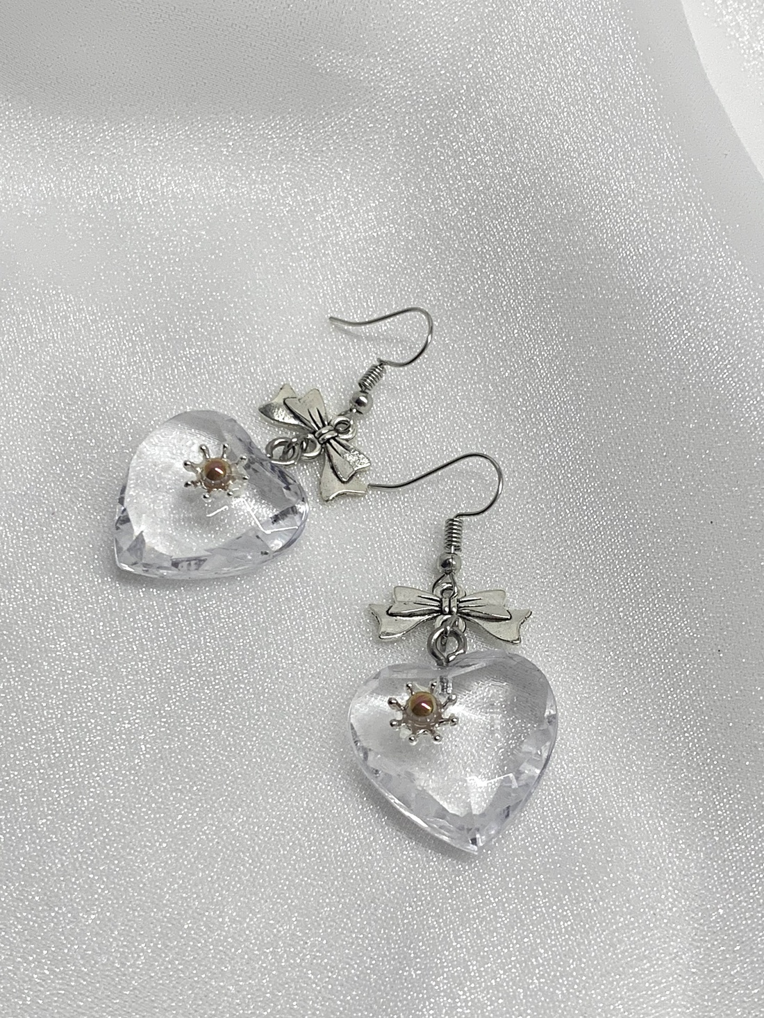 Cercei handmade unicat din rasina - bijuterii - cercei - cercei agățați - Artynos.ro Cercei handmade unicat din rasina - bijuterii - cercei - cercei agățați - Artynos.ro