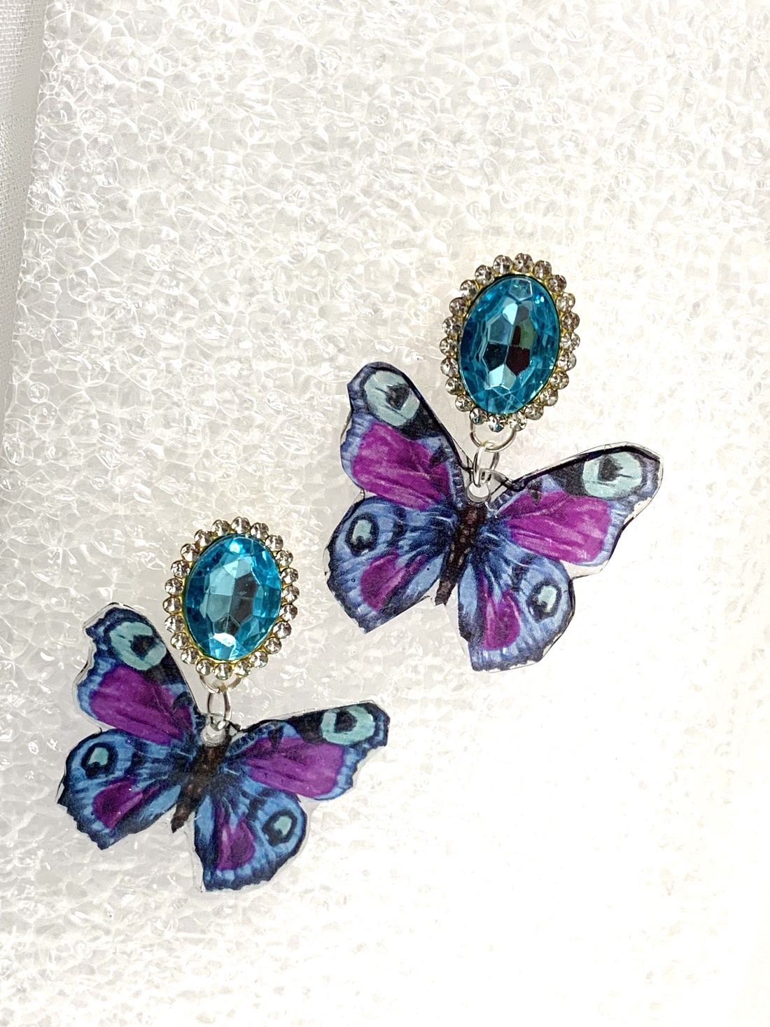 Cercei handmade unicat -fluturi - bijuterii - cercei - cercei agățați - Artynos.ro Cercei handmade unicat -fluturi - bijuterii - cercei - cercei agățați - Artynos.ro