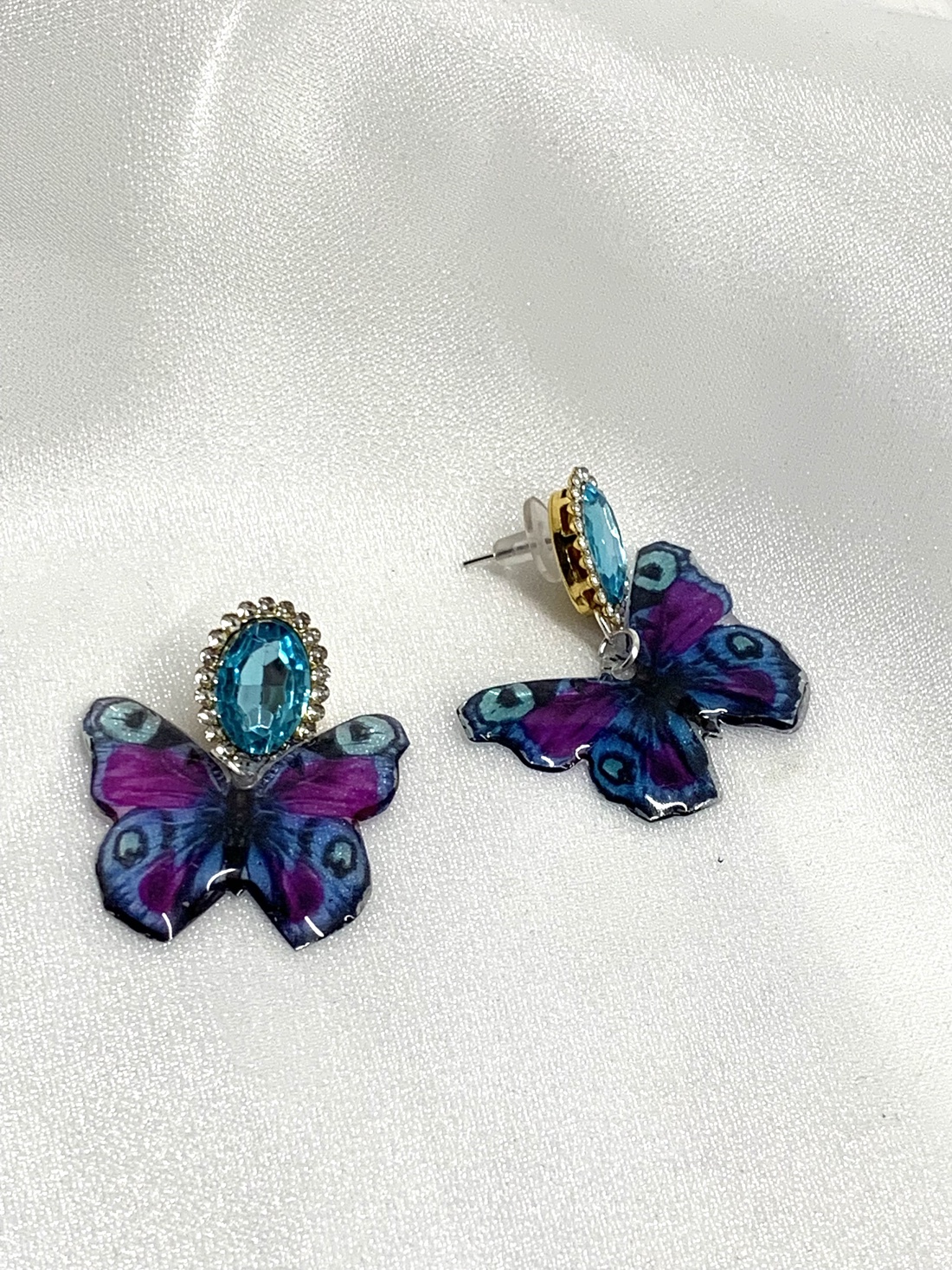 Cercei handmade unicat -fluturi - bijuterii - cercei - cercei agățați - Artynos.ro Cercei handmade unicat -fluturi - bijuterii - cercei - cercei agățați - Artynos.ro