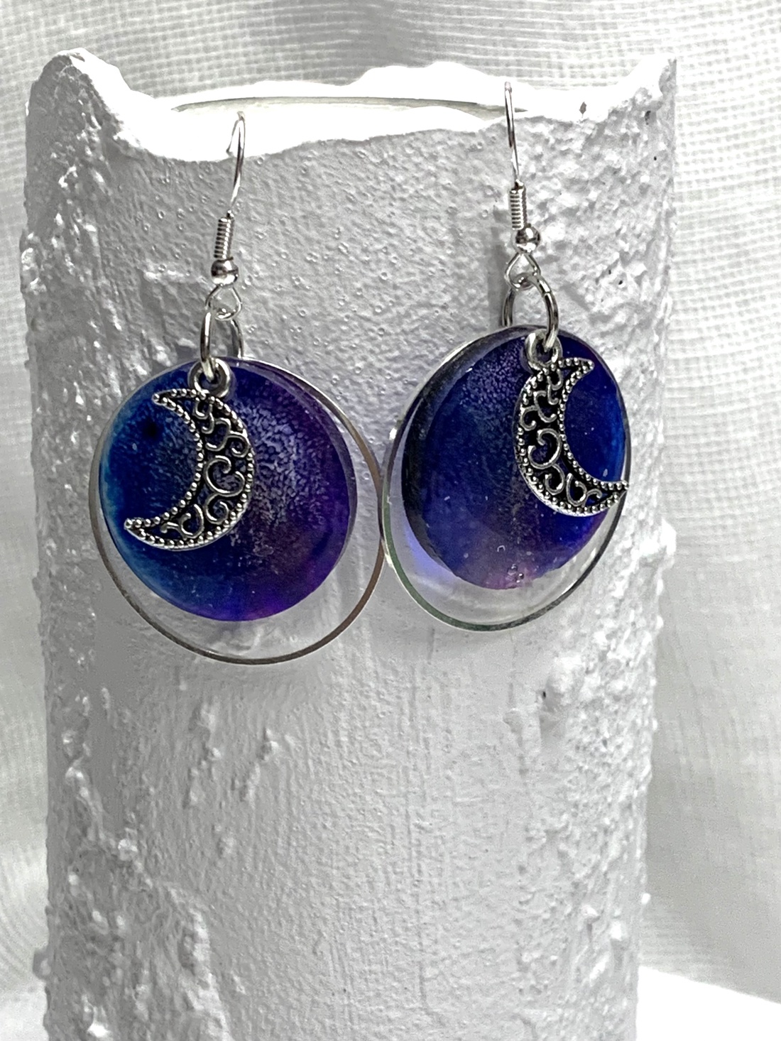 Cercei handmade unicat din rasina - bijuterii - cercei - cercei agățați - Artynos.ro Cercei handmade unicat din rasina - bijuterii - cercei - cercei agățați - Artynos.ro