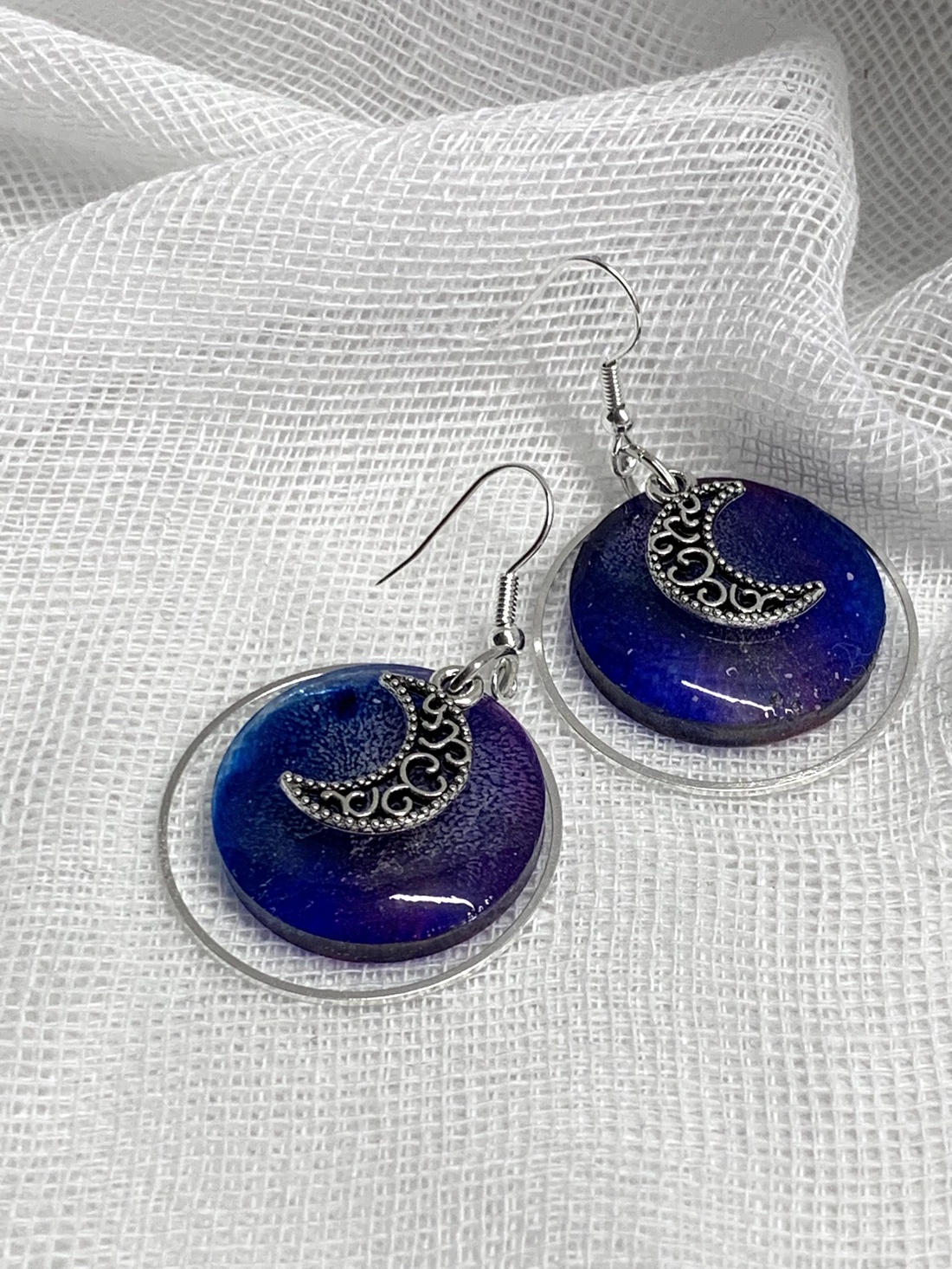 Cercei handmade unicat din rasina - bijuterii - cercei - cercei agățați - Artynos.ro Cercei handmade unicat din rasina - bijuterii - cercei - cercei agățați - Artynos.ro