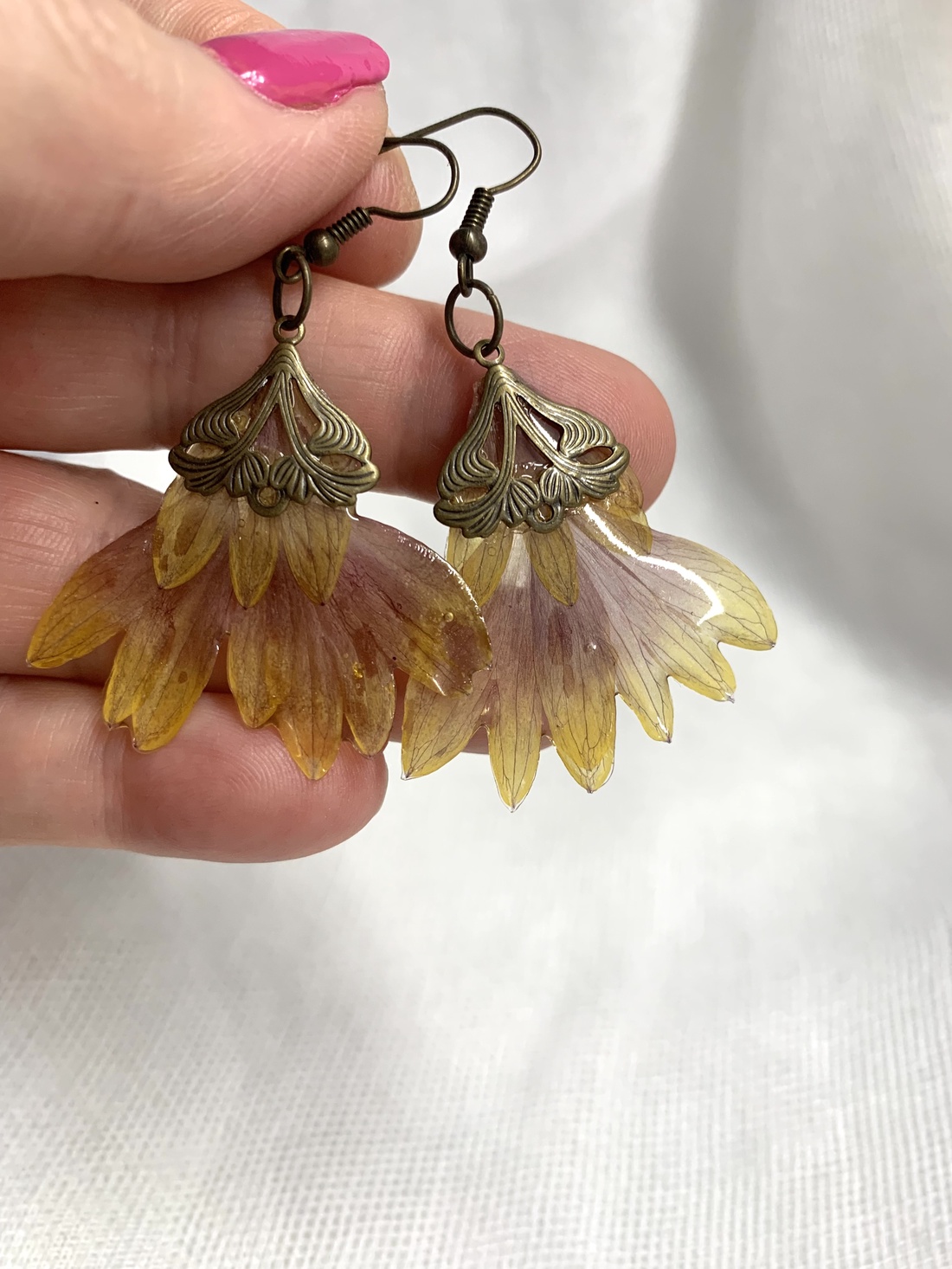 cercei handmade unicat din rasina si flori naturale  00050 - bijuterii - cercei - cercei agățați - Artynos.ro