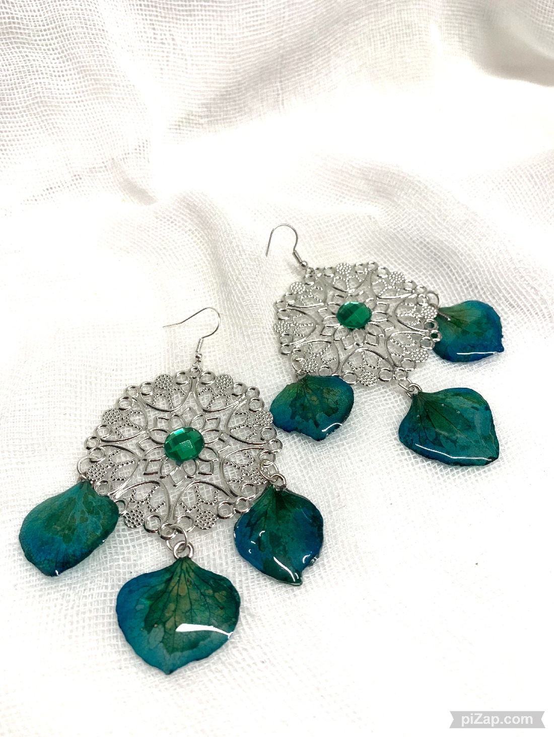 cercei handmade unicat din rasina si flori naturale 00051 - bijuterii - cercei - cercei drop - Artynos.ro cercei handmade unicat din rasina si flori naturale 00051 - bijuterii - cercei - cercei drop - Artynos.ro