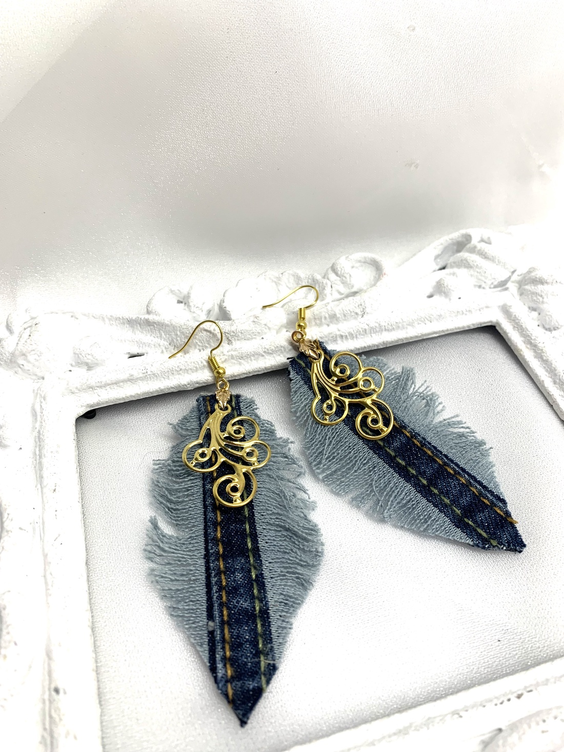 Cercei handmade unicat din denim albastru 00079 - bijuterii - cercei - cercei drop - Artynos.ro Cercei handmade unicat din denim albastru 00079 - bijuterii - cercei - cercei drop - Artynos.ro