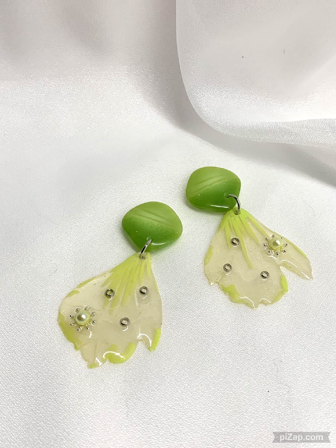 cercei handmade unicat din rasina si flori naturale 00083 - bijuterii - cercei - cercei drop - Artynos.ro