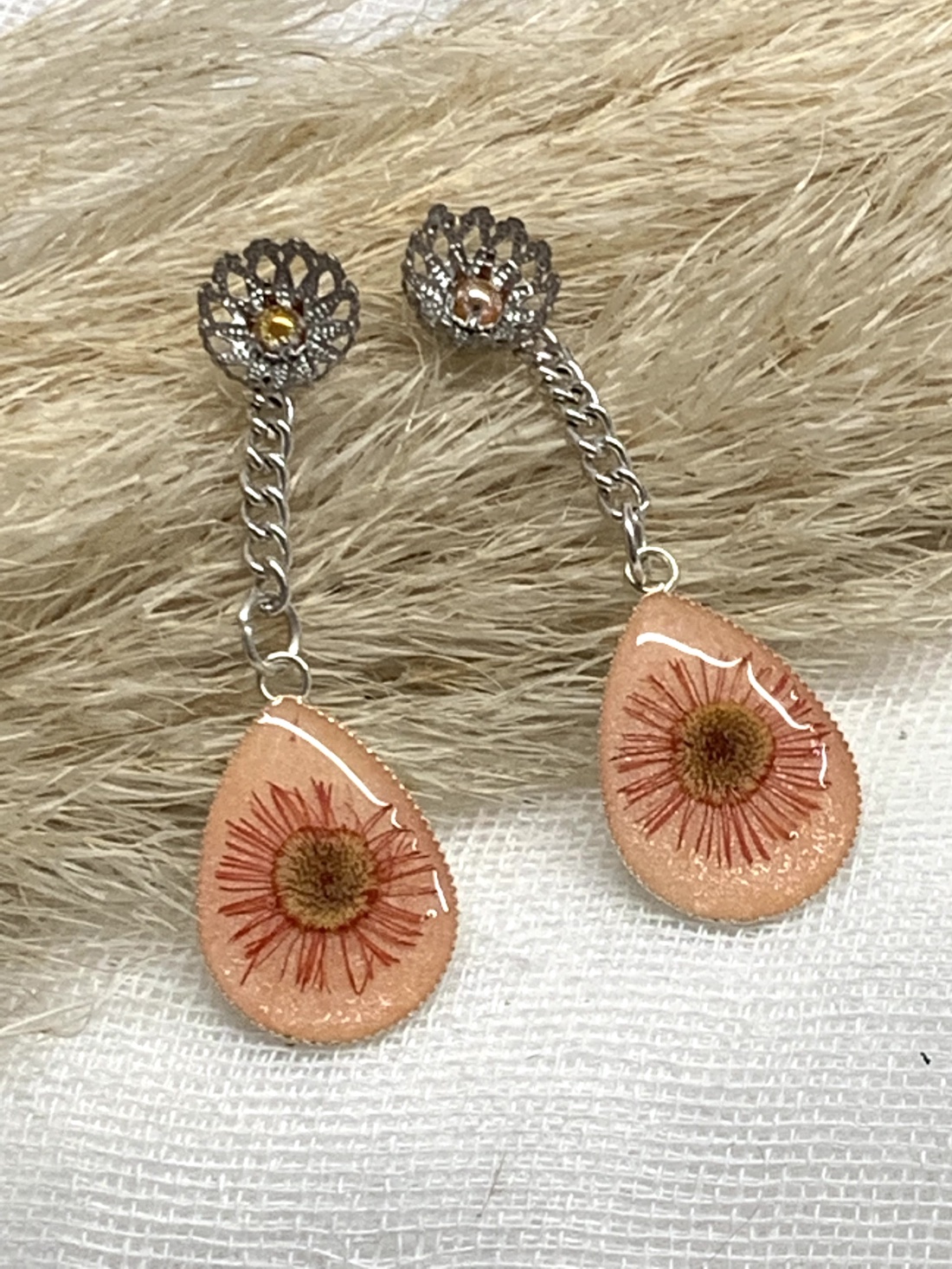 cercei handmade unicat din rasina si flori naturale 00094 - bijuterii - cercei - cercei drop - Artynos.ro