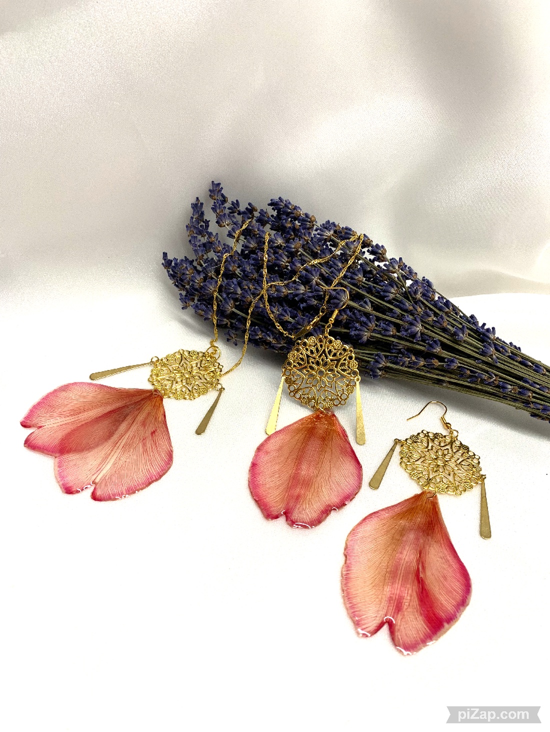 Set Bijuterii handmade unicat din rasina si flori naturale 00240 - - Artynos.ro Set Bijuterii handmade unicat din rasina si flori naturale 00240 - - Artynos.ro