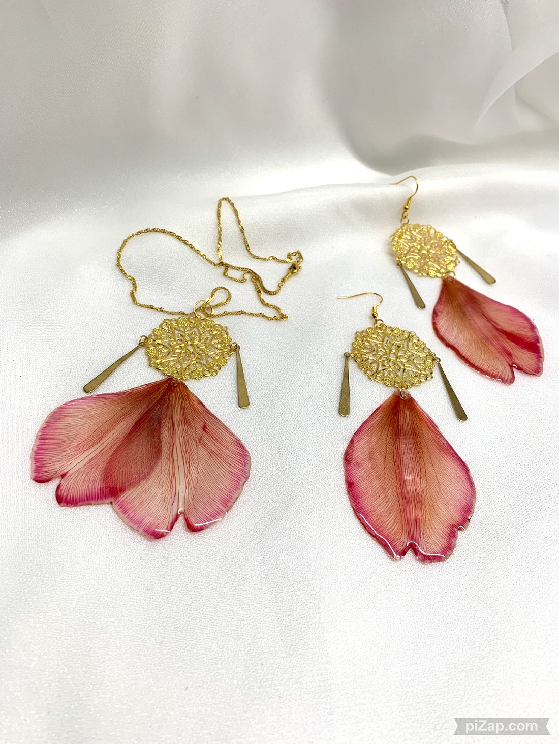Set Bijuterii handmade unicat din rasina si flori naturale 00240 - - Artynos.ro Set Bijuterii handmade unicat din rasina si flori naturale 00240 - - Artynos.ro