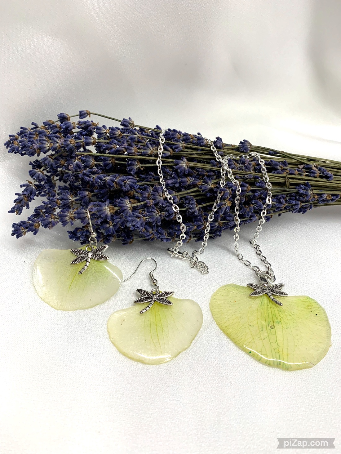 Set Bijuterii handmade unicat din rasina si flori naturale 00490 - - Artynos.ro Set Bijuterii handmade unicat din rasina si flori naturale 00490 - - Artynos.ro