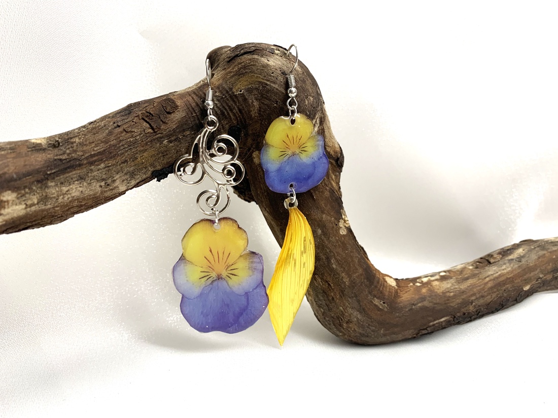 cercei handmade unicat din rășină si flori naturale 00513 - - Artynos.ro cercei handmade unicat din rășină si flori naturale 00513 - - Artynos.ro