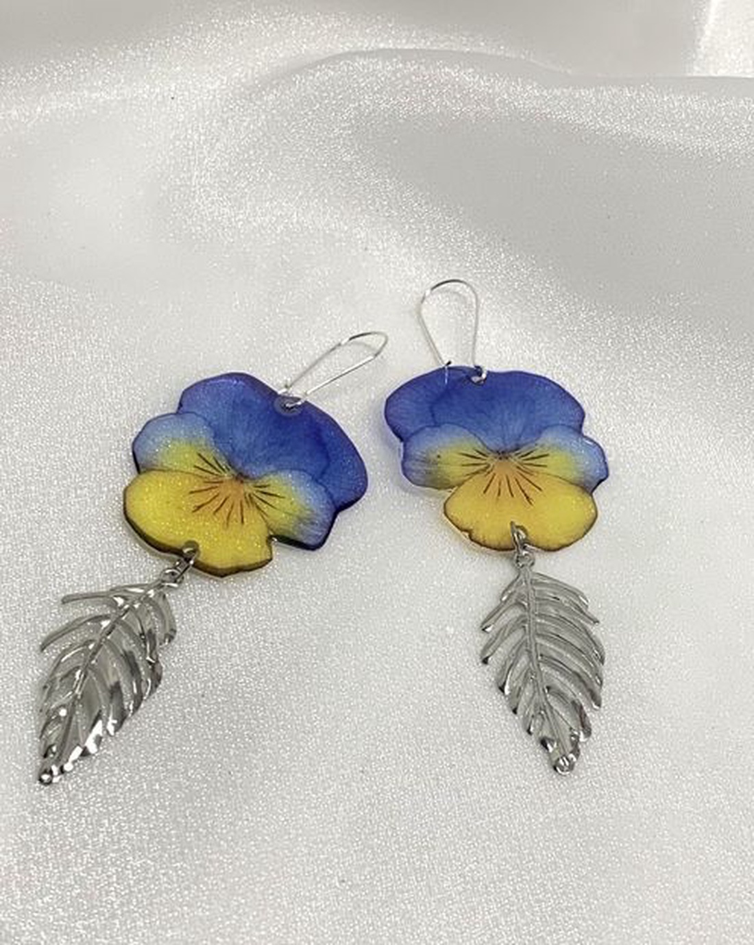 cercei handmade unicat din rășină 00516 - bijuterii - cercei - cercei drop - Artynos.ro cercei handmade unicat din rășină 00516 - bijuterii - cercei - cercei drop - Artynos.ro