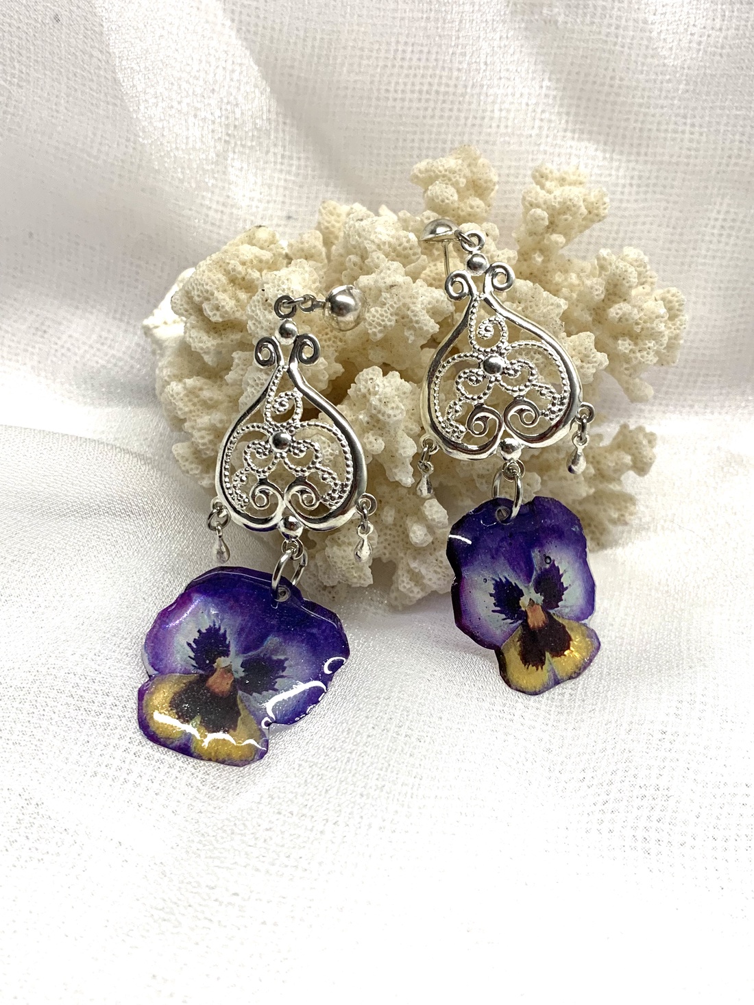 cercei handmade unicat din rășină 00518 - bijuterii - cercei - cercei drop - Artynos.ro cercei handmade unicat din rășină 00518 - bijuterii - cercei - cercei drop - Artynos.ro