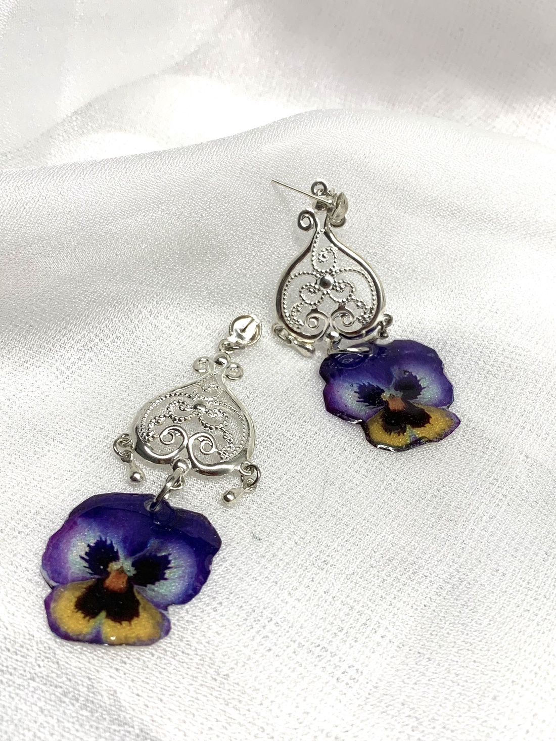 cercei handmade unicat din rășină 00518 - bijuterii - cercei - cercei drop - Artynos.ro cercei handmade unicat din rășină 00518 - bijuterii - cercei - cercei drop - Artynos.ro