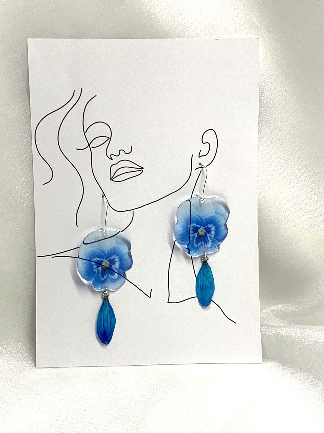 Set bijuterii handmade unicat din rășină si flori naturale 00522 - - Artynos.ro Set bijuterii handmade unicat din rășină si flori naturale 00522 - - Artynos.ro