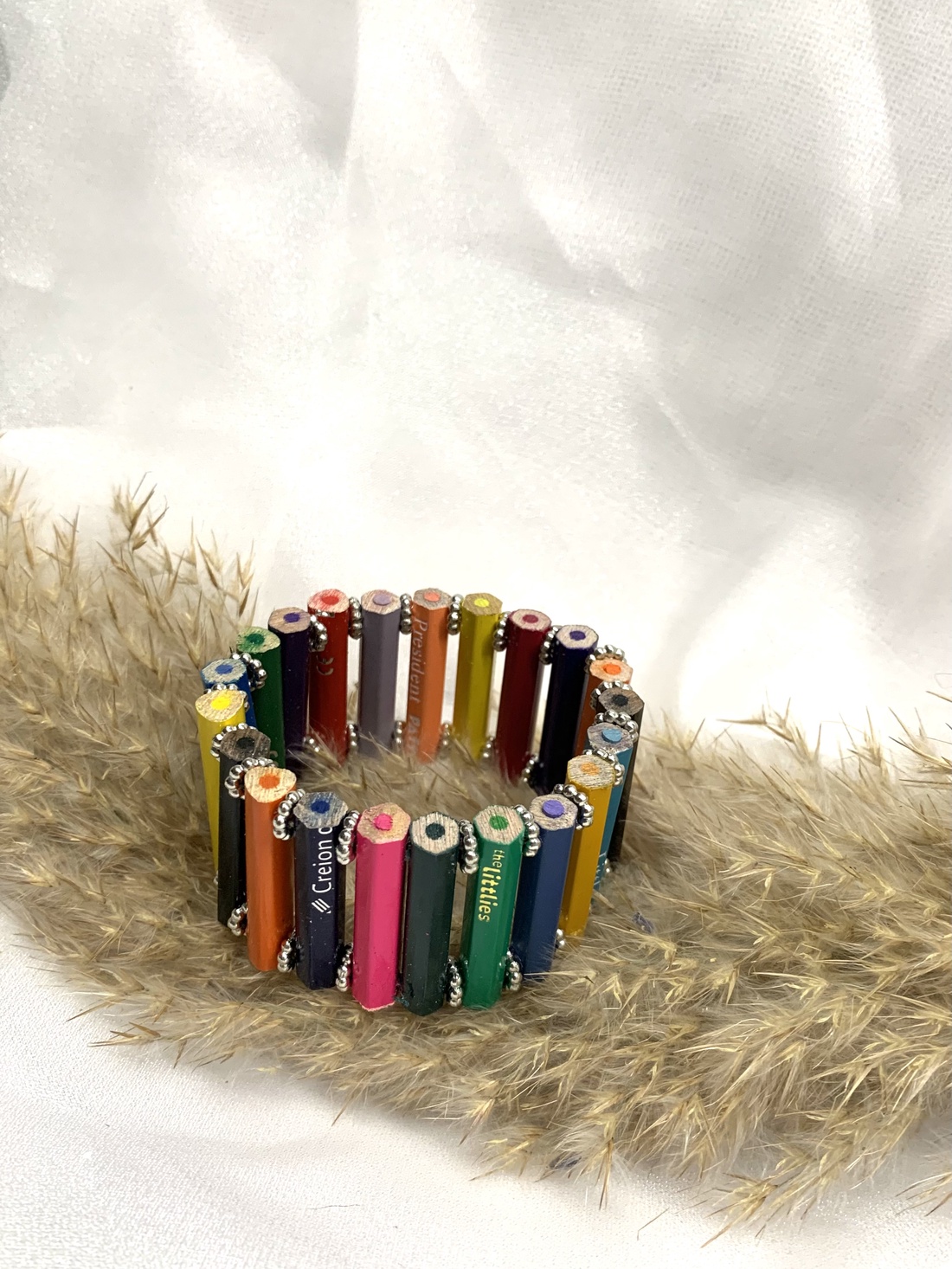 Bratara handmade din creioane colorate 00525 - - Artynos.ro Bratara handmade din creioane colorate 00525 - - Artynos.ro