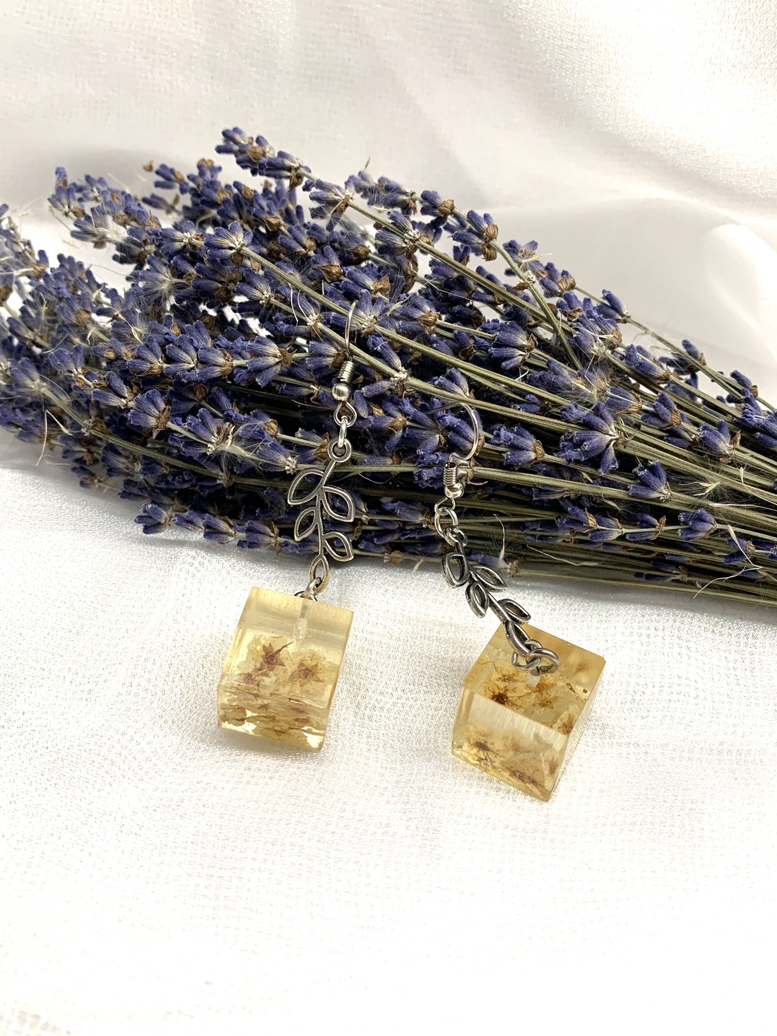 cercei handmade unicat din rasina si flori naturale 00530 - - Artynos.ro cercei handmade unicat din rasina si flori naturale 00530 - - Artynos.ro