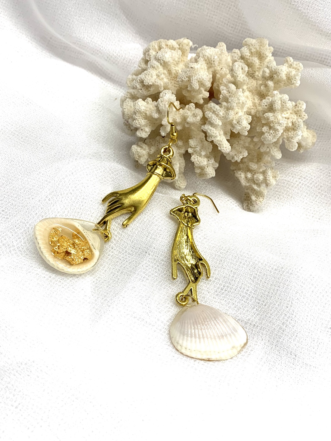 cercei handmade unicat din rasina si scoici naturale 00536 - - Artynos.ro cercei handmade unicat din rasina si scoici naturale 00536 - - Artynos.ro