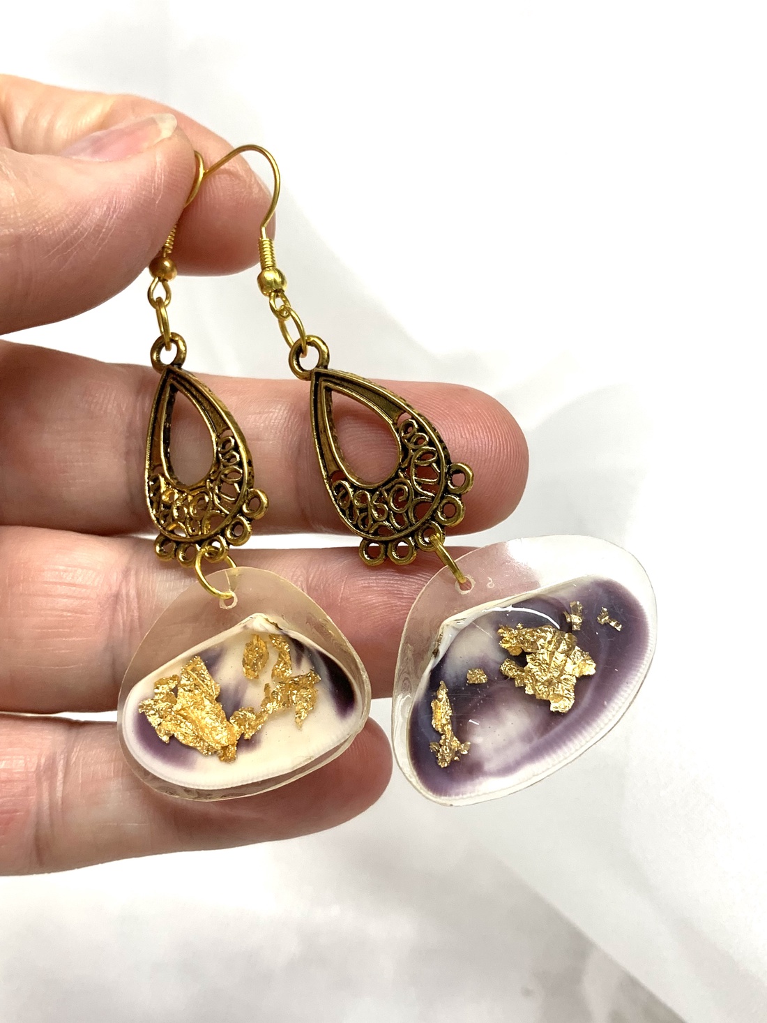 cercei handmade unicat din rasina si scoici naturale 00537 -  - Artynos.ro