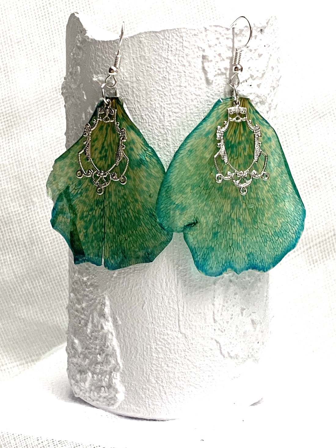 cercei handmade unicat din rasina si flori naturale 00564 - - Artynos.ro cercei handmade unicat din rasina si flori naturale 00564 - - Artynos.ro