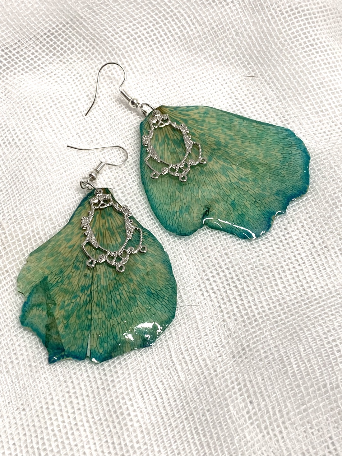 cercei handmade unicat din rasina si flori naturale 00564 - - Artynos.ro cercei handmade unicat din rasina si flori naturale 00564 - - Artynos.ro