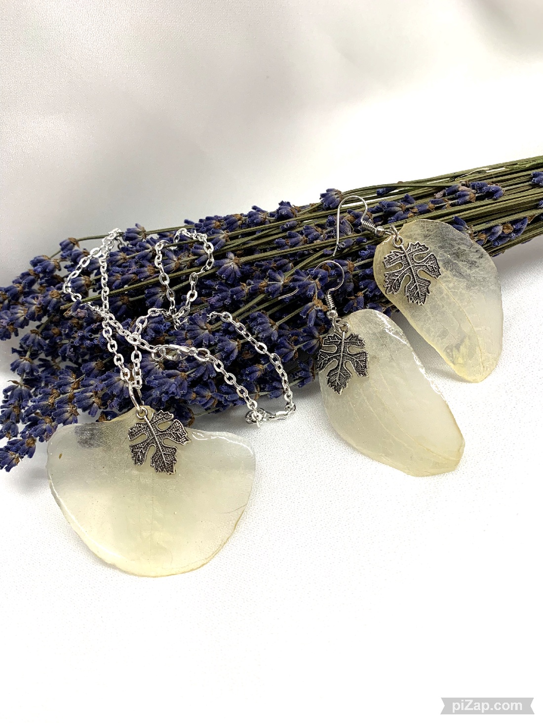 set bijuterii handmade unicat din rasina si flori naturale 00568 - bijuterii - seturi de bijuterii - Artynos.ro set bijuterii handmade unicat din rasina si flori naturale 00568 - bijuterii - seturi de bijuterii - Artynos.ro