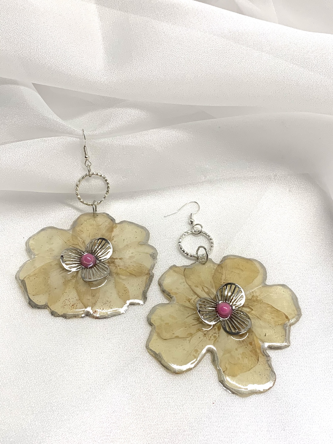 Set bijuterii handmade unicat din rasina si flori naturale 00569 - - Artynos.ro Set bijuterii handmade unicat din rasina si flori naturale 00569 - - Artynos.ro
