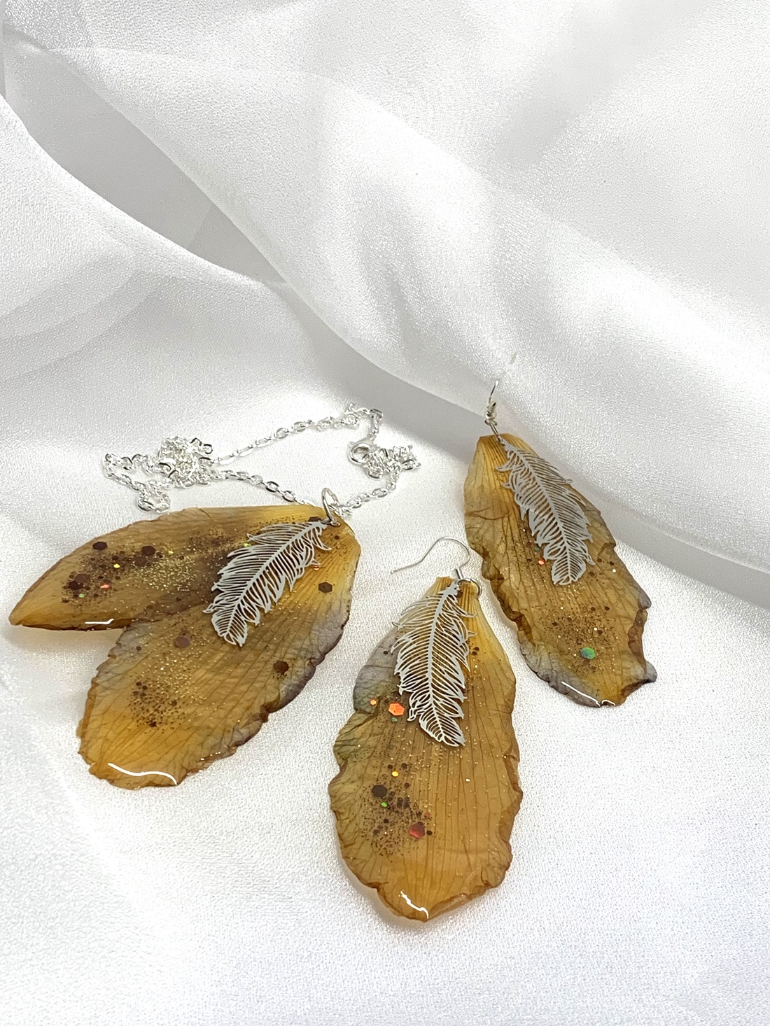 Set bijuterii handmade unicat din rasina si flori naturale 00570 - - Artynos.ro Set bijuterii handmade unicat din rasina si flori naturale 00570 - - Artynos.ro