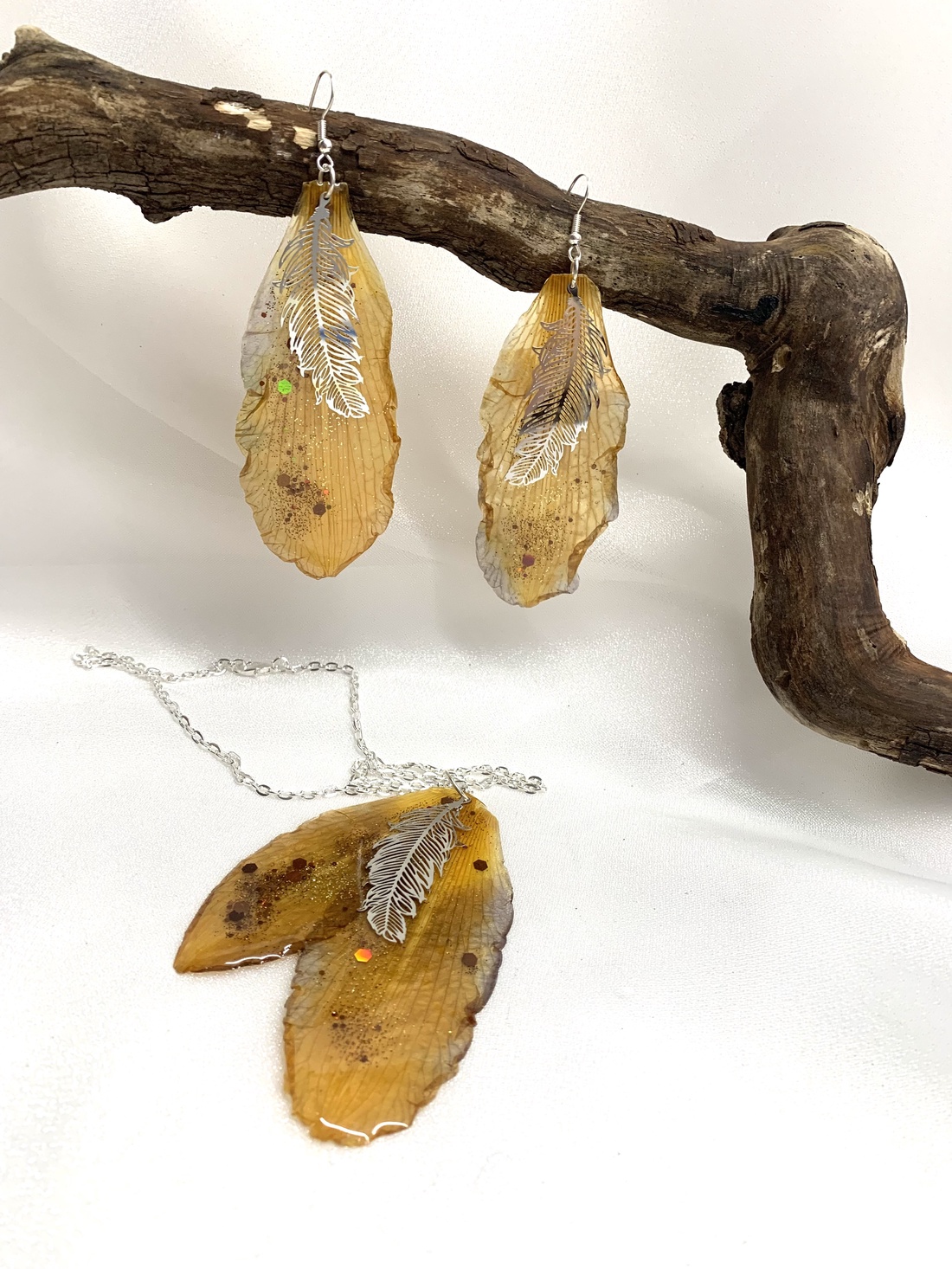 Set bijuterii handmade unicat din rasina si flori naturale 00570 - - Artynos.ro Set bijuterii handmade unicat din rasina si flori naturale 00570 - - Artynos.ro