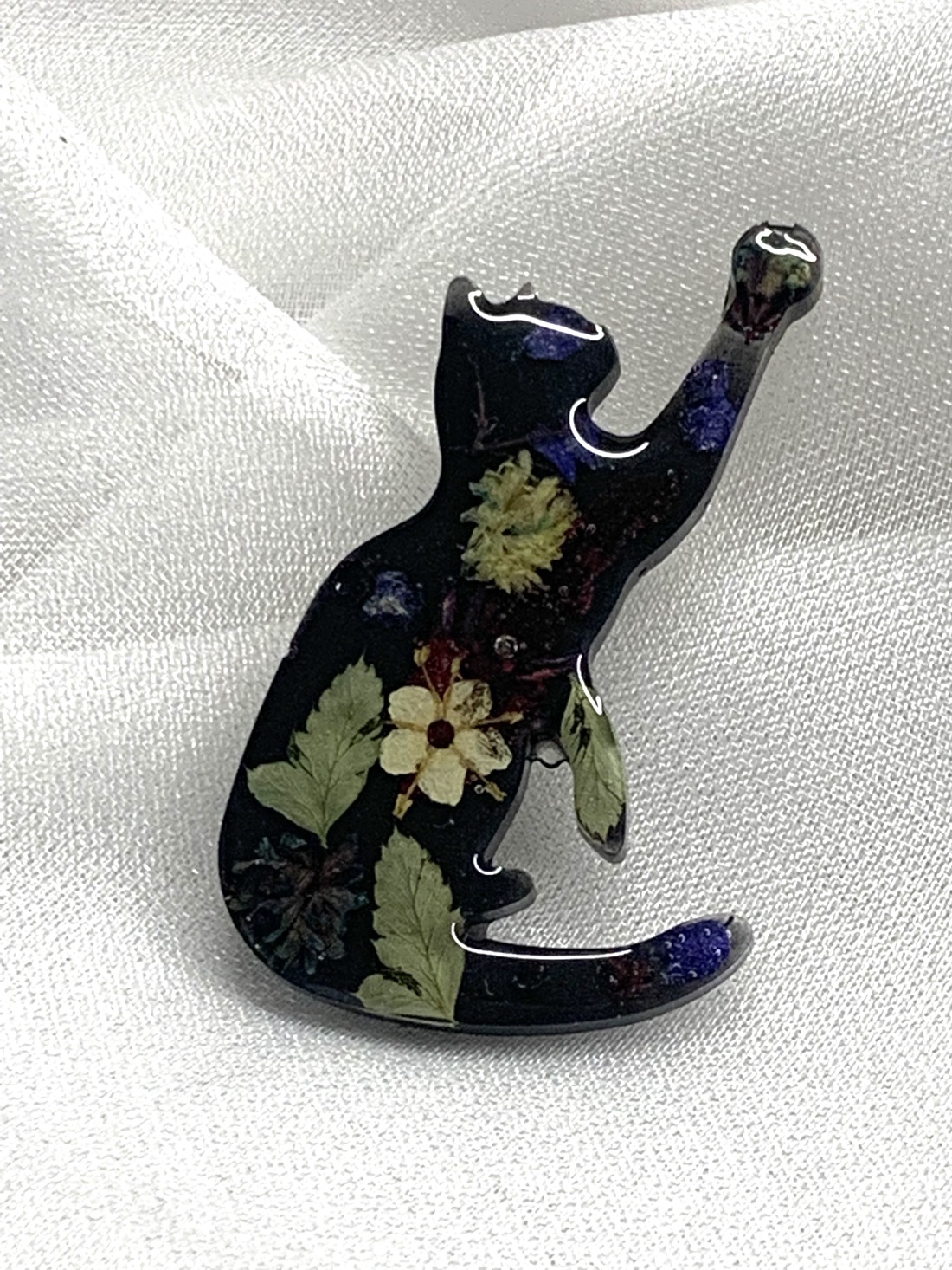 Broșe handmade unicat - din rasina 00588 - bijuterii - broșă, insigne - insigne - Artynos.ro Broșe handmade unicat - din rasina 00588 - bijuterii - broșă, insigne - insigne - Artynos.ro