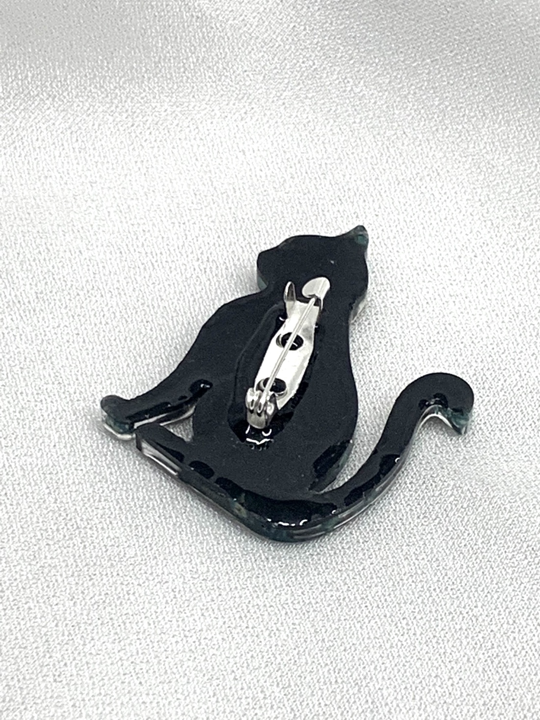 Broșă handmade unicat - din rasina 00589 - bijuterii - broșă, insigne - insigne - Artynos.ro Broșă handmade unicat - din rasina 00589 - bijuterii - broșă, insigne - insigne - Artynos.ro