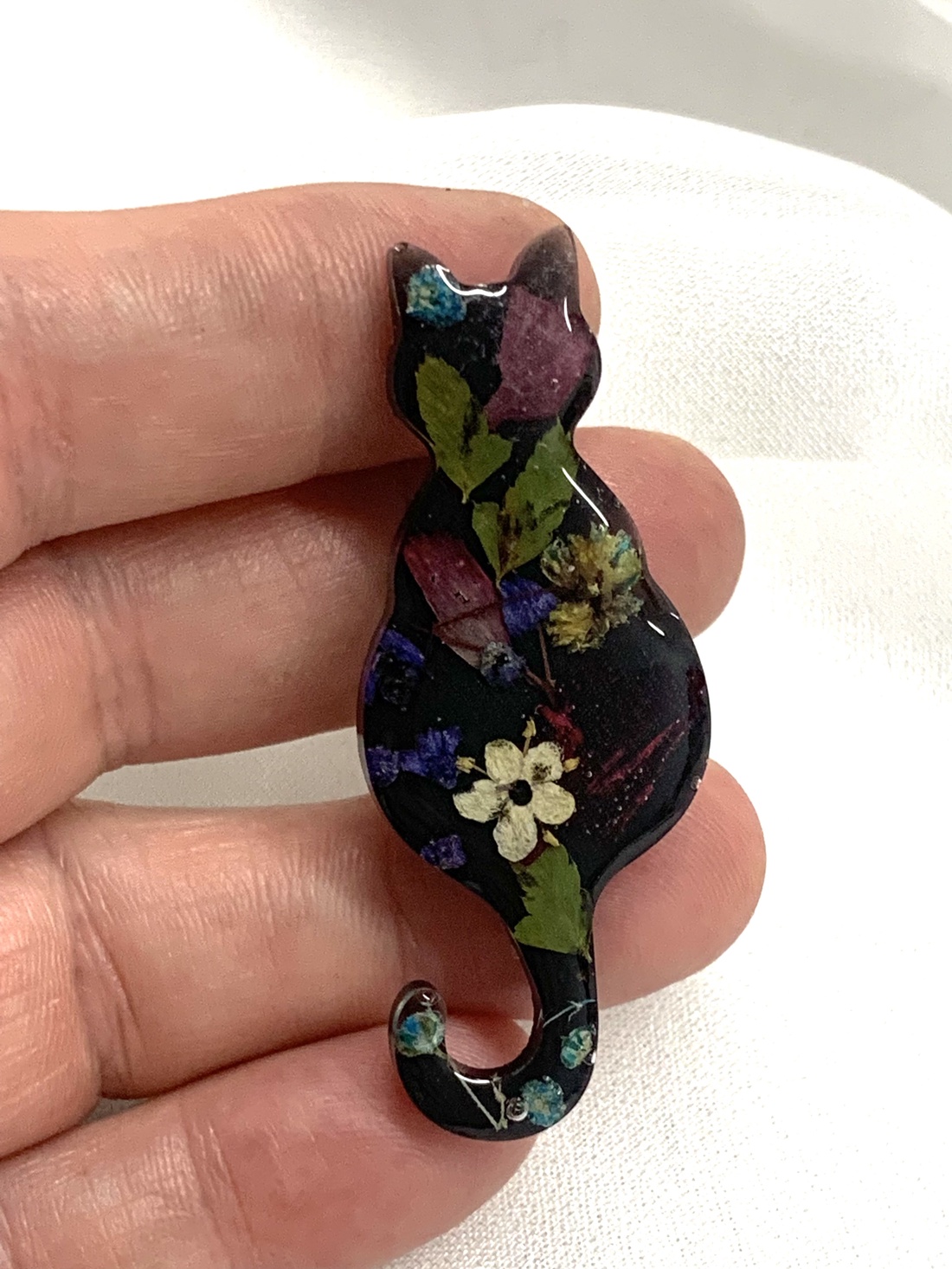 Broșă handmade unicat - din rasina 00590 - bijuterii - broșă, insigne - insigne - Artynos.ro Broșă handmade unicat - din rasina 00590 - bijuterii - broșă, insigne - insigne - Artynos.ro