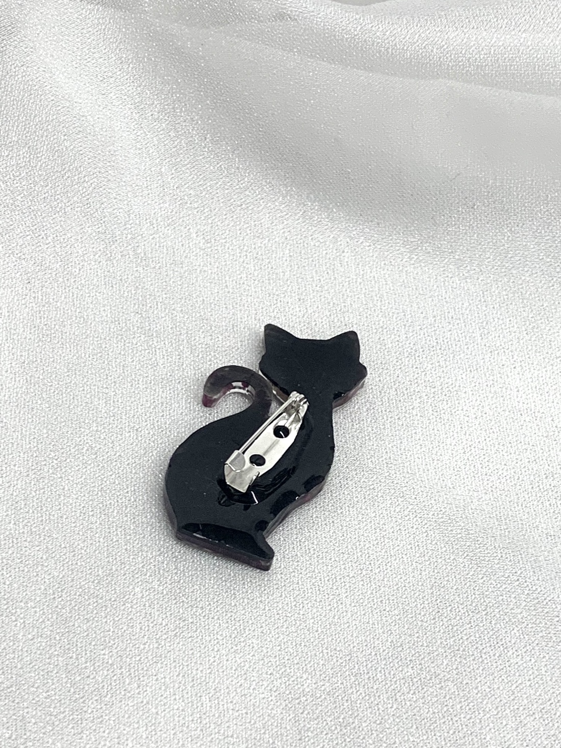 Broșă handmade unicat - din rasina 00591 - bijuterii - broșă, insigne - insigne - Artynos.ro Broșă handmade unicat - din rasina 00591 - bijuterii - broșă, insigne - insigne - Artynos.ro