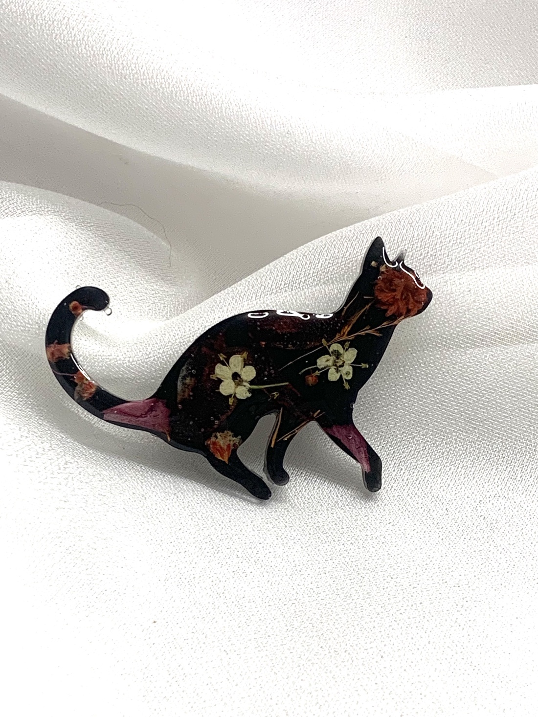 Broșă handmade unicat - din rasina 00593 - bijuterii - broșă, insigne - insigne - Artynos.ro Broșă handmade unicat - din rasina 00593 - bijuterii - broșă, insigne - insigne - Artynos.ro